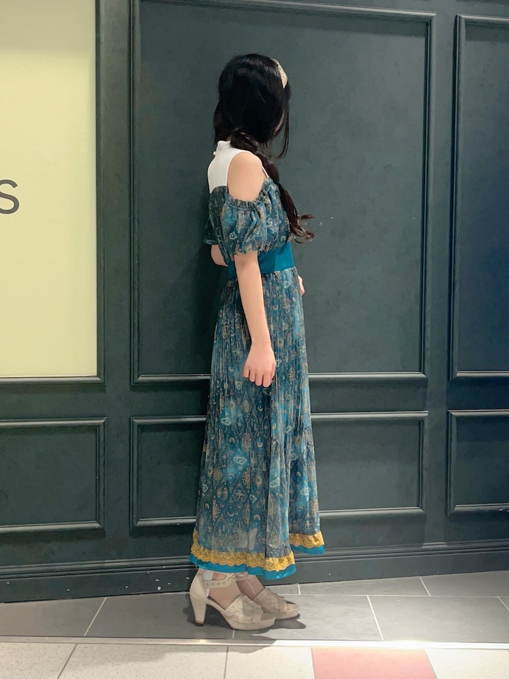 ぁゅゅさんの「アラビアンナイト肩あきワンピース（axes femme POETIQUE）」を使ったコーディネートの3枚目の写真