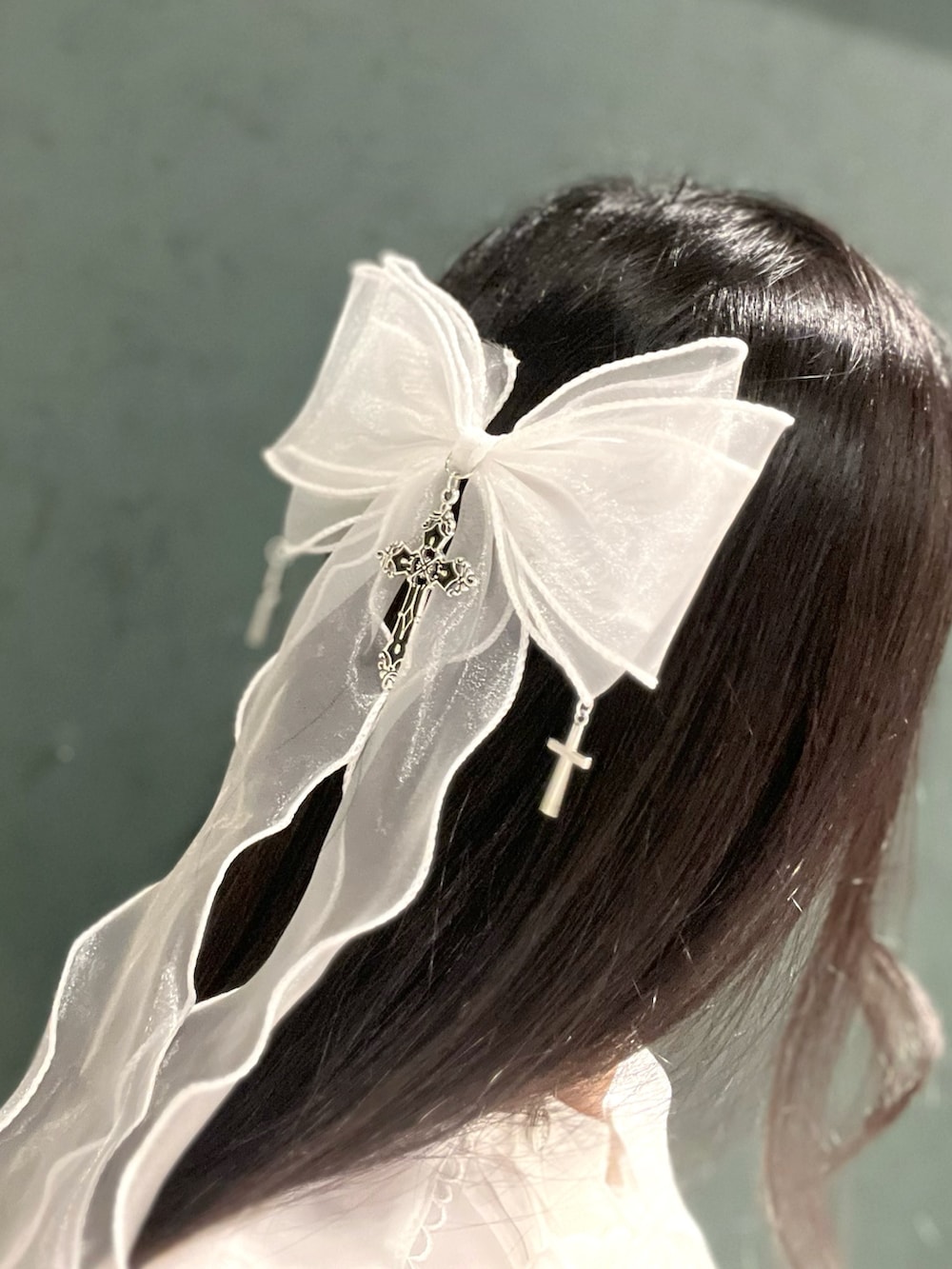 「NIBBLE POISON、ジャカード、スカート、スカートスタイル、白ブラウス、秋冬、秋冬コーデ、秋服準備はじめました、ヘアアクセ、リボン、秋服コーデ、おでかけコーデ、低身長、ブーツ、ブーツスタイル」｜「NIBBLE POISONの２ＷＡＹリボン付フレア袖ブラウス（シャツ/ブラウス、ホワイト系）」を使った、ぁゅゅさん（レディース・154cm）の秋コーディネートの6枚目の写真