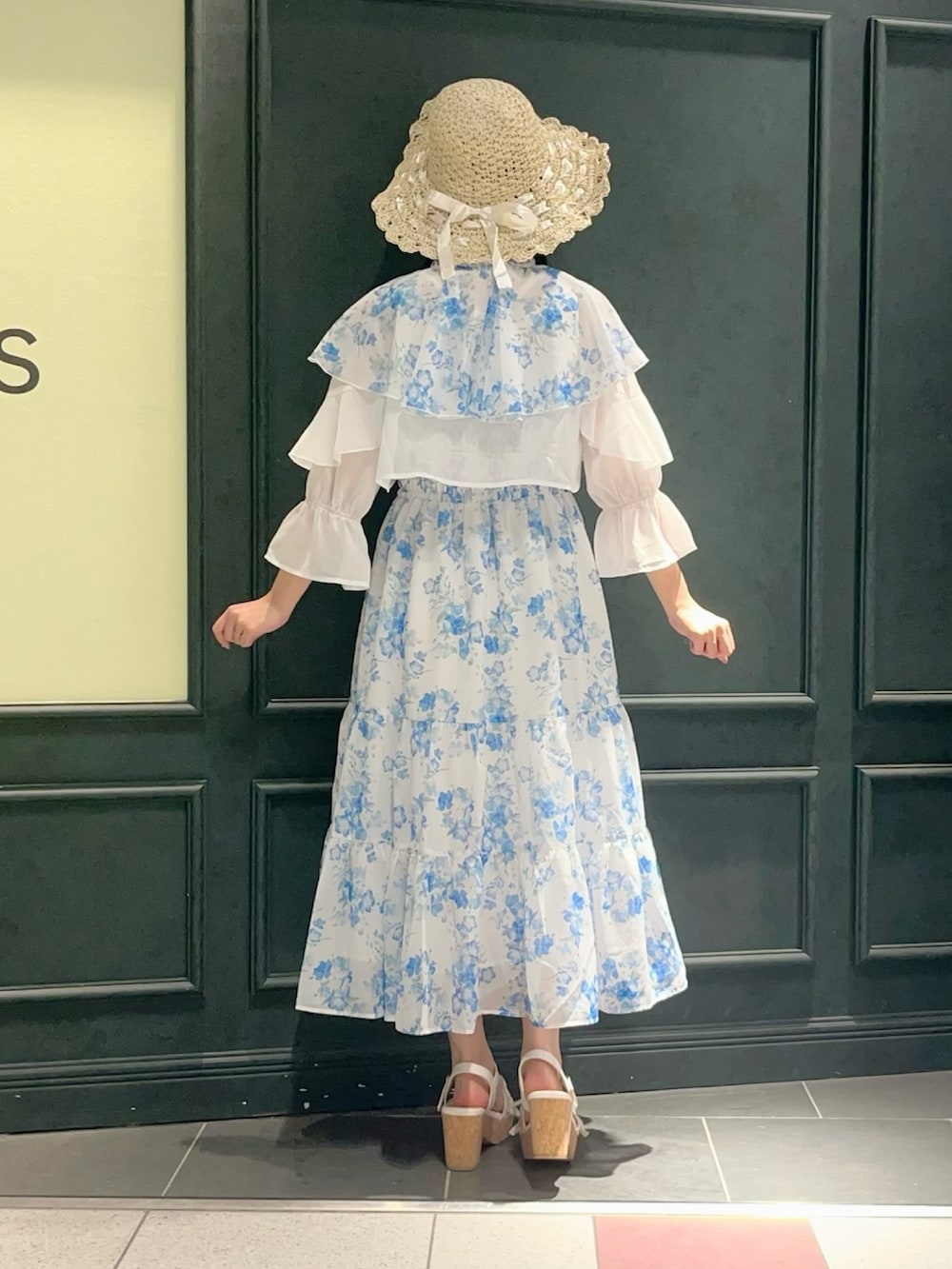 「axes、axes femme、ネモフィラ、ブルー、ワンピース、夏、夏コーデ、夏服、夏ファッション、低身長、低身長コーデ、オトナカワイイ、ハット」｜「axes femmeのネモフィラプリントブラウス×ワンピース（ワンピース、ホワイト系）」を使った、ぁゅゅさん（レディース・154cm）の春コーディネートの3枚目の写真
