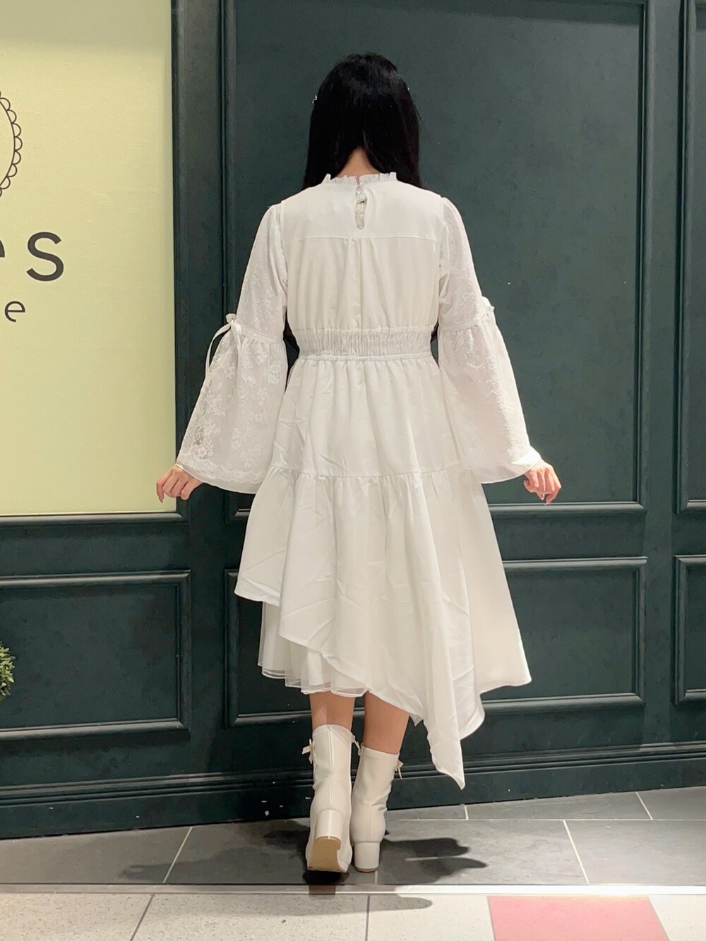 「axes femme POETIQUE、axes femme、白、白ワンピース、白コーデ、姫袖、white、テーマパークコーデ」｜「axes femme POETIQUEのリボン付レース姫袖ブラウス（シャツ/ブラウス、ホワイト系）」を使った、ぁゅゅさん（レディース・154cm）の秋コーディネートの3枚目の写真