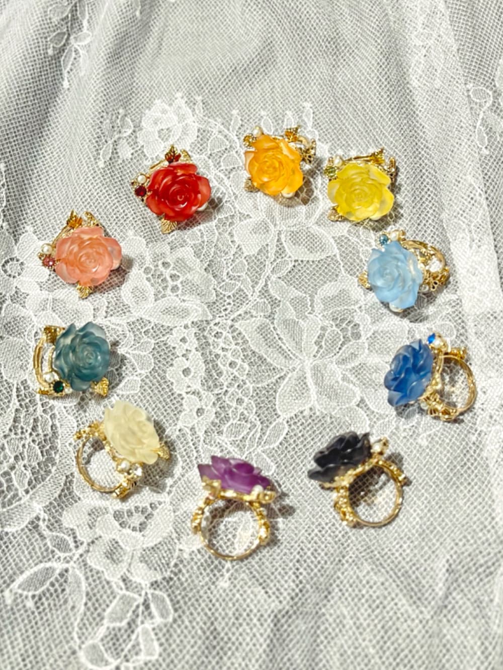 「axes femme、axes、推し活、推し活コーデ、指輪、リング、アクセサリー、アクセサリー重ね付け、カラフル、推し色コーデ、推しカラー」｜「axes femmeのフェイバリットローズリング（リング、ホワイト系）」を使った、ぁゅゅさん（レディース・154cm）の春コーディネートの2枚目の写真