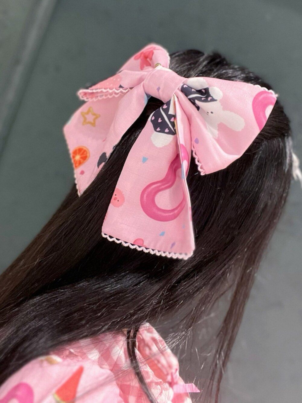 「axes femme、axes femme kawaii、ピンク、ガーリー、低身長」｜「axes femme kawaiiのハッピーバカンス柄ワンピース（ワンピース、ピンク系）」を使った、ぁゅゅさん（レディース・154cm）の冬コーディネートの4枚目の写真