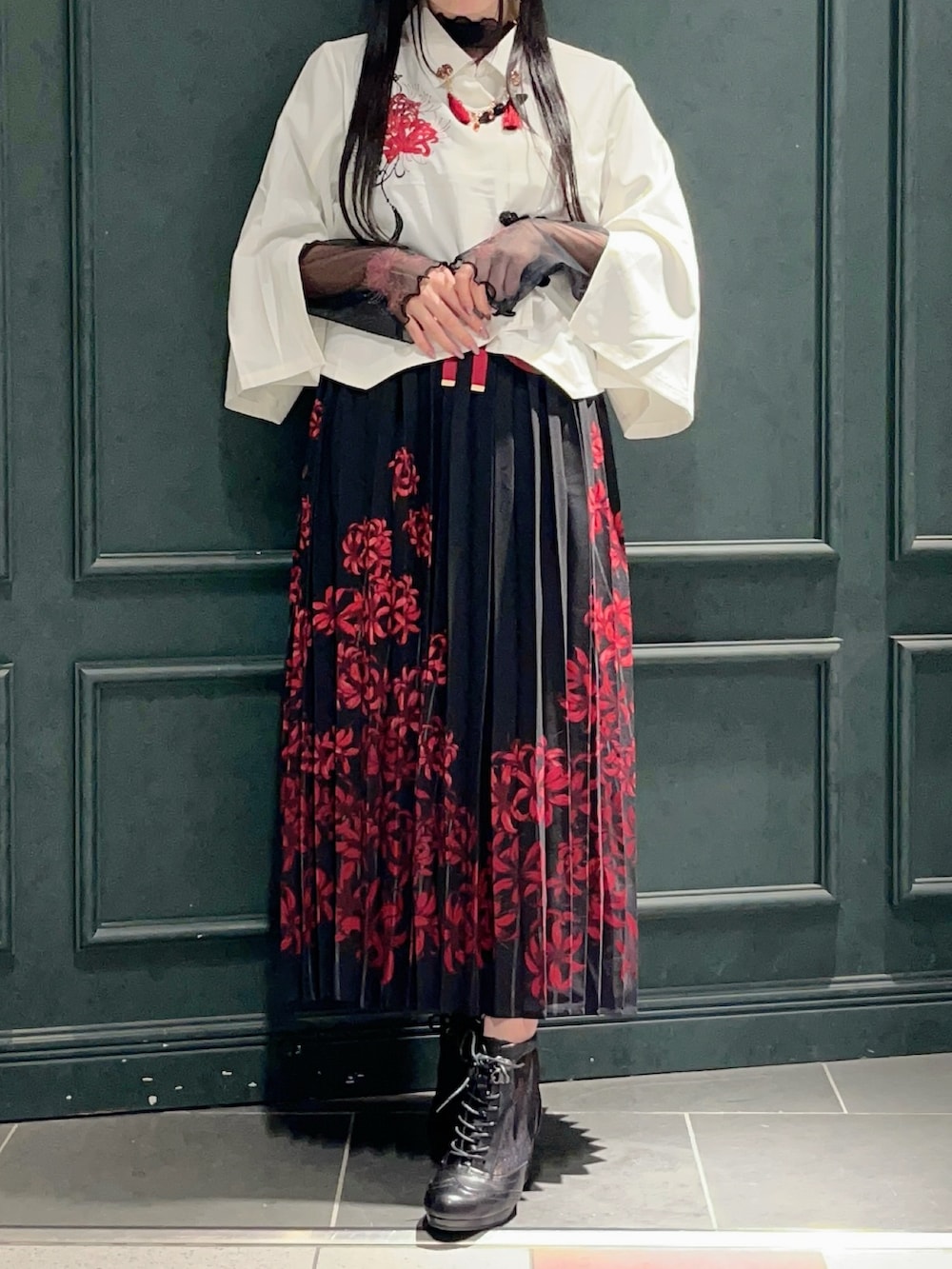 「axes femme、和装、和服、和柄、彼岸花、黒、和モード、着物コーデ、着物、シアー、シアートップス、ジャンスカ、花柄、羽織り、レディースファッション」|「axes femmeの彼岸花かんざし(チャーム、ゴールド系)」を使った、ぁゅゅさん(レディース・154cm)の夏コーディネートの2枚目の写真