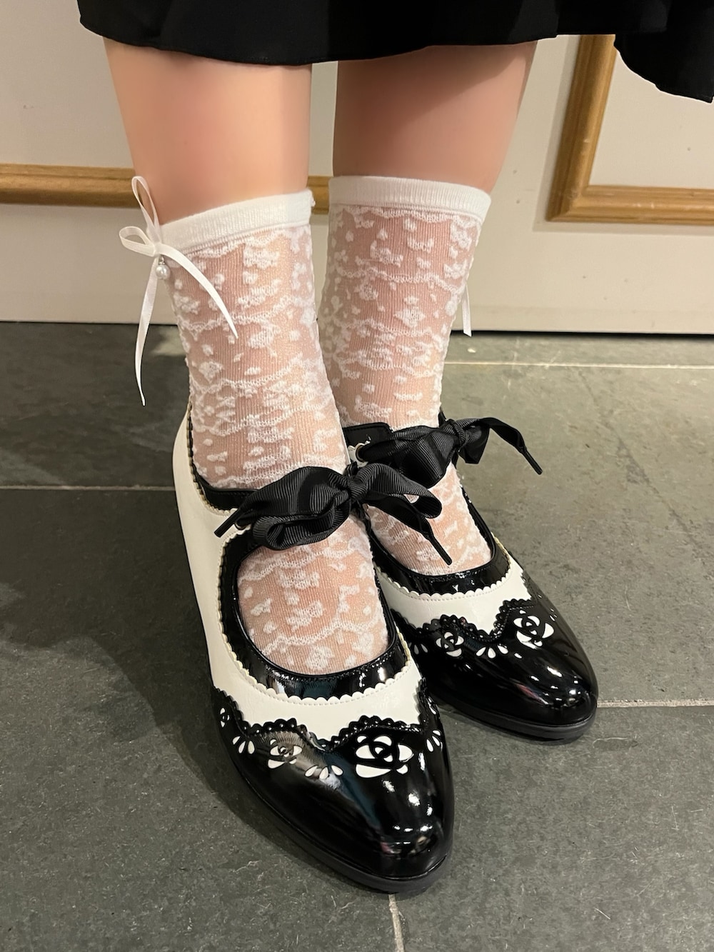 「axes femme、クラシカル、ベスト、グリーン、秋、秋コーデ、秋のコーデ、秋冬コーデ、ループタイ、トランク、スカートスタイル、スカート、スカートコーデ、秋服準備はじめました、秋服」｜「axes femmeのクラシカル配色ミニトランク（ボストンバッグ、ブラック系）」を使った、ぁゅゅさん（レディース・154cm）の夏コーディネートの7枚目の写真
