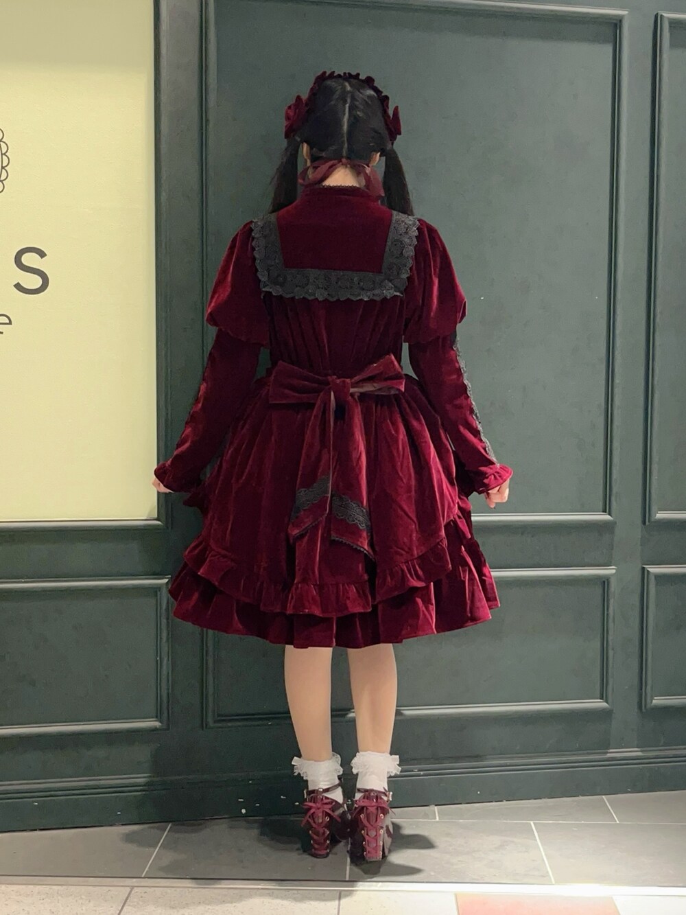 「axes femme、axes femme kawaii、ワインレッド、ワイン、ベルベット、ワンピース、低身長、冬コーデ、ロリータ」｜「axes femme kawaiiのベルベットドールワンピース（ワンピース、レッド系）」を使った、ぁゅゅさん（レディース・154cm）の秋コーディネートの4枚目の写真