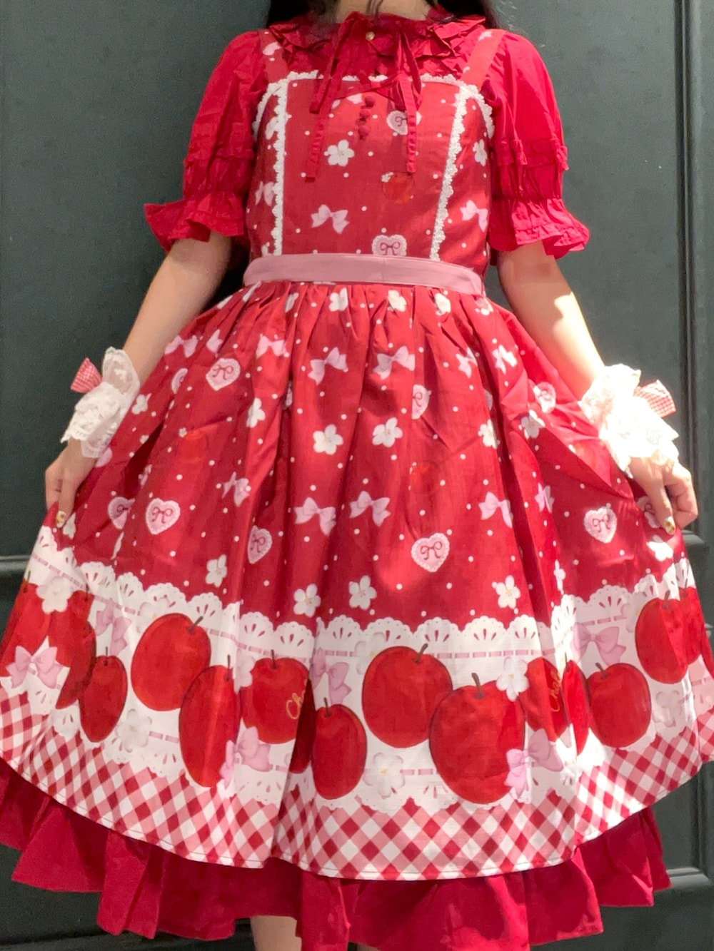 「Chalmiere、ロリータファッション、ロリータ、lolita、lolitafashion、フルーツ柄、リンゴ柄、りんご、低身長コーデ、低身長、ジャンスカ、ジャンスカコーデ、赤、レディースファッション、fashion」｜「Chalmiereのスクエア開きコットンブラウス（シャツ/ブラウス、レッド系）」を使った、ぁゅゅさん（レディース・154cm）の夏コーディネートの4枚目の写真