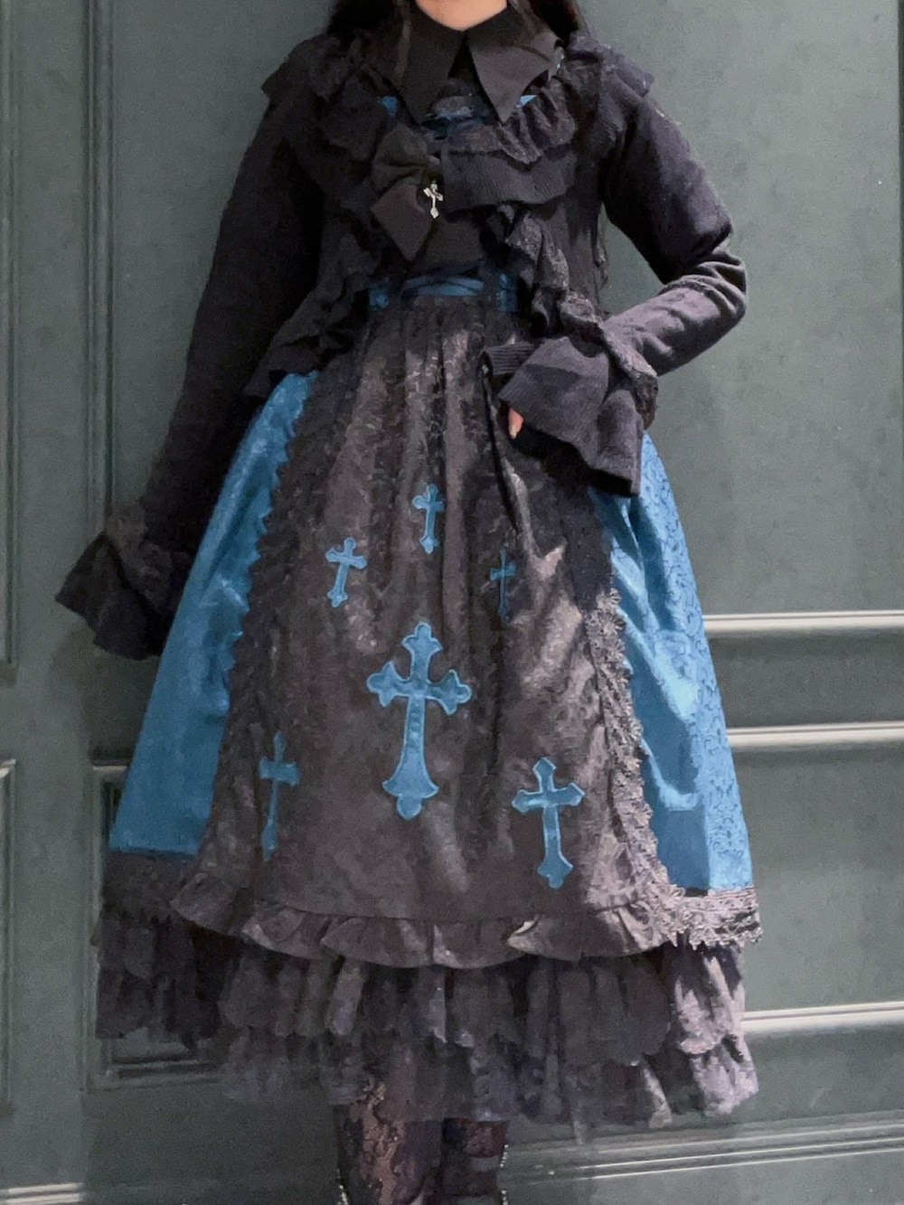 「Chalmiere、ロリータ、lolita、ハロウィン、ハロウィンコーデ、halloween、ゴシック、クラシカル、秋服、秋服準備はじめました、秋冬、秋冬コーデ、仮装、レディースファッション、秋のコーデ」｜「Chalmiereの４連バックルパンプス（パンプス、ブラック系）」を使った、ぁゅゅさん（レディース・154cm）の秋コーディネートの4枚目の写真