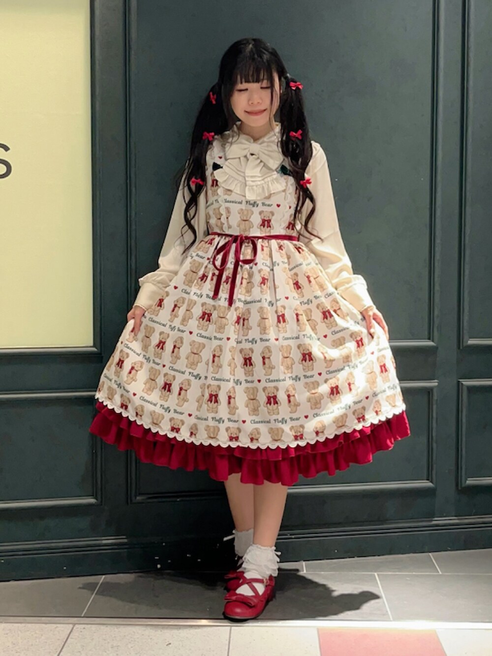 「axes femme、axes femme kawaii、くま柄、秋コーデ、ロリータ、クリスマスコーデ、クリスマスカラー」｜「axes femme kawaiiのフラッフィベアニットカーデ（カーディガン/ボレロ、ブラック系）」を使った、ぁゅゅさん（レディース・154cm）の秋コーディネートの5枚目の写真