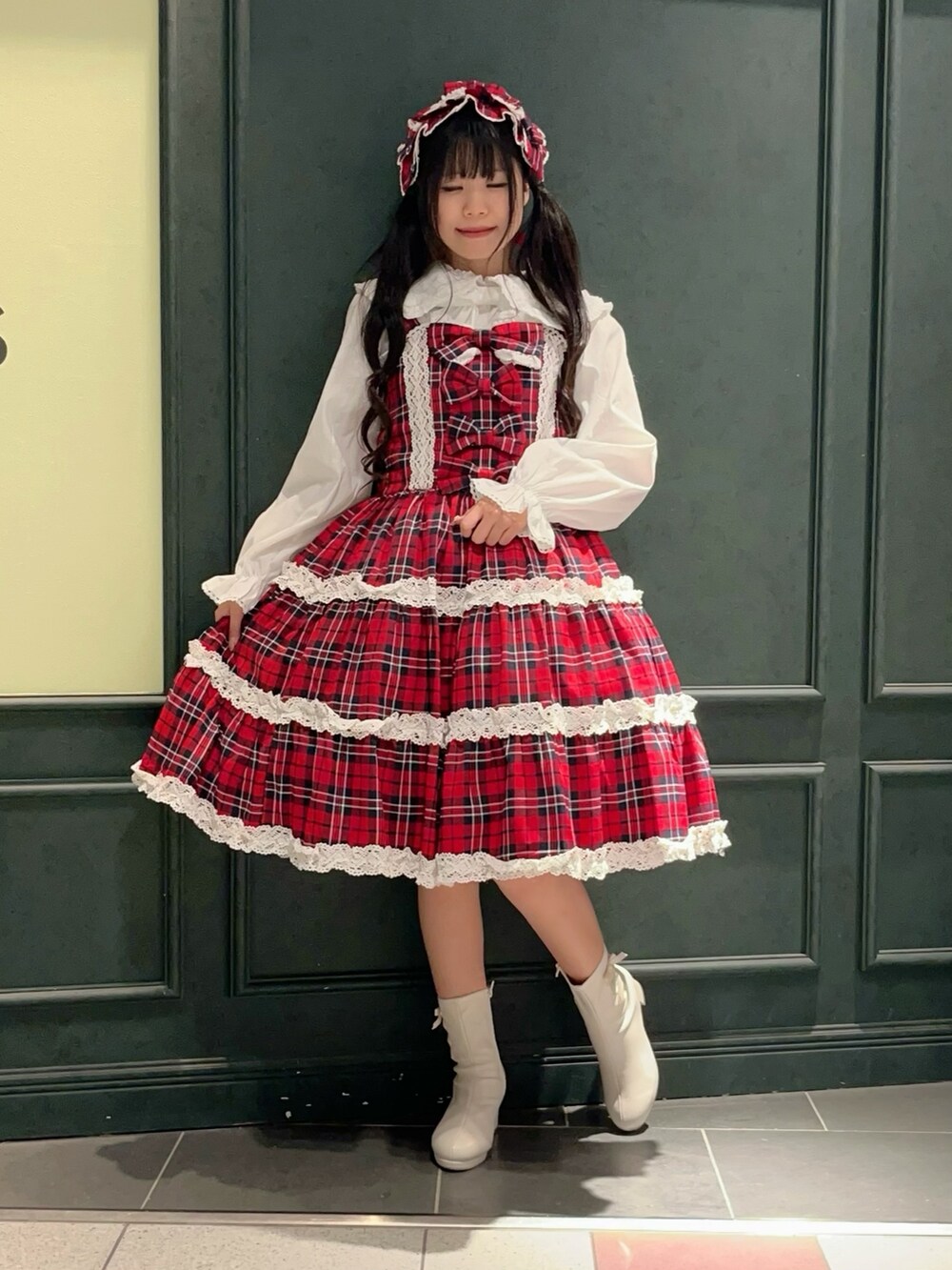 「axes femme、axes femme kawaii、赤、赤チェック、冬コーデ、クリスマスコーデ、ニットカーディガン、低身長」｜「axes femme kawaiiのハート透かし長袖ニットカーデ（カーディガン/ボレロ、レッド系）」を使った、ぁゅゅさん（レディース・154cm）の秋コーディネートの3枚目の写真