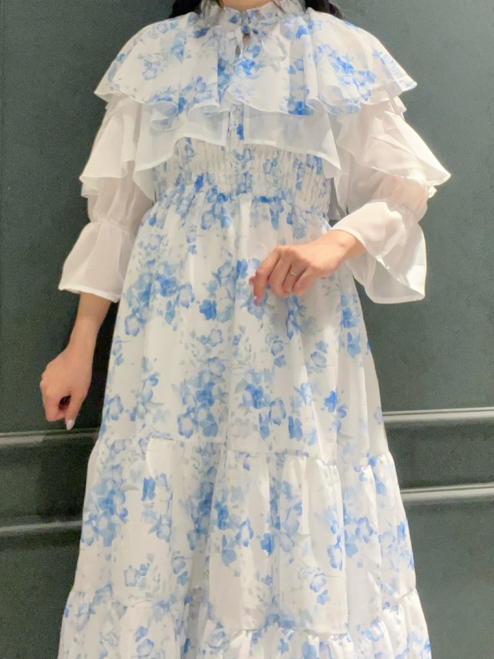 「axes、axes femme、ネモフィラ、ブルー、ワンピース、夏、夏コーデ、夏服、夏ファッション、低身長、低身長コーデ、オトナカワイイ、ハット」｜「axes femmeのネモフィラプリントブラウス×ワンピース（ワンピース、ホワイト系）」を使った、ぁゅゅさん（レディース・154cm）の春コーディネートの5枚目の写真