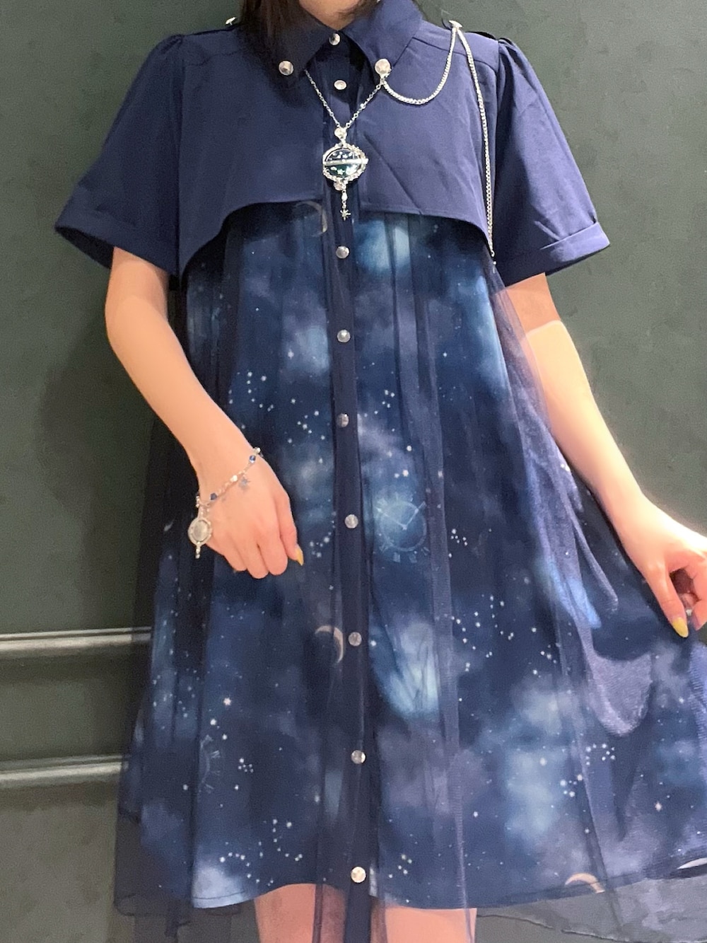 「axes femme、星、星柄、月、星座、夜空、双子コーデ、参戦服、参戦服コーデ、ミニワンピ、夏、夏コーデ、低身長、ベレー帽」｜「axes femmeのステラプリントミニワンピース（ワンピース、ブルー系）」を使った、ぁゅゅさん（レディース・154cm）の夏コーディネートの5枚目の写真
