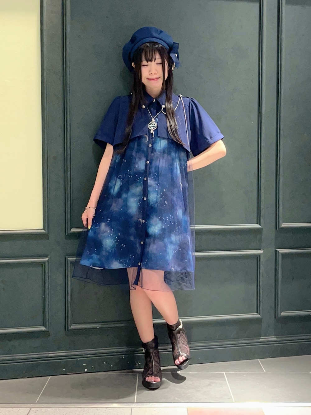 「axes femme、星、星柄、月、星座、夜空、双子コーデ、参戦服、参戦服コーデ、ミニワンピ、夏、夏コーデ、低身長、ベレー帽」｜「axes femmeのステラプリントミニワンピース（ワンピース、ブルー系）」を使った、ぁゅゅさん（レディース・154cm）の夏コーディネートの2枚目の写真