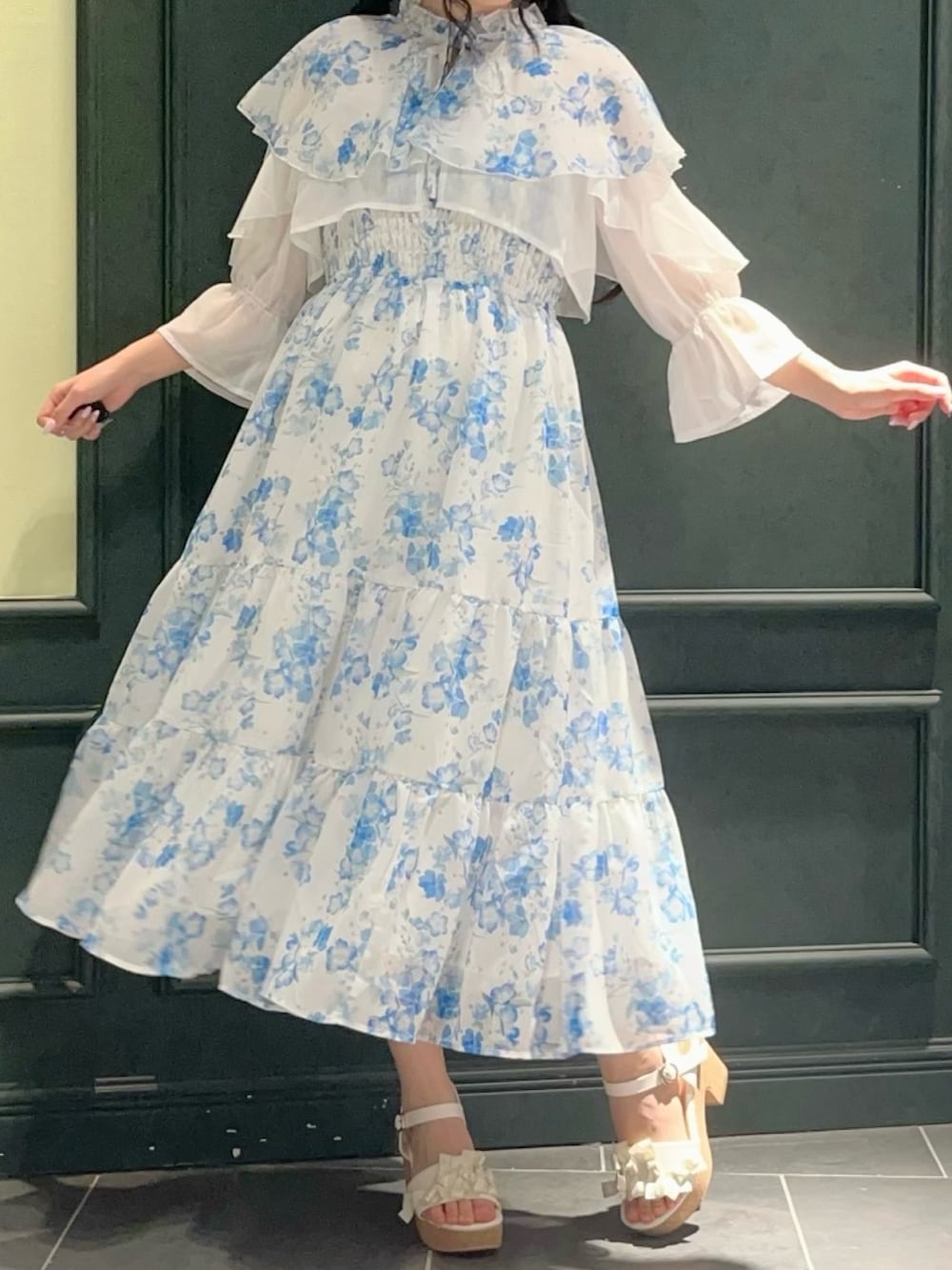 「axes、axes femme、ネモフィラ、ブルー、ワンピース、夏、夏コーデ、夏服、夏ファッション、低身長、低身長コーデ、オトナカワイイ、ハット」｜「axes femmeのネモフィラプリントブラウス×ワンピース（ワンピース、ホワイト系）」を使った、ぁゅゅさん（レディース・154cm）の春コーディネートの2枚目の写真