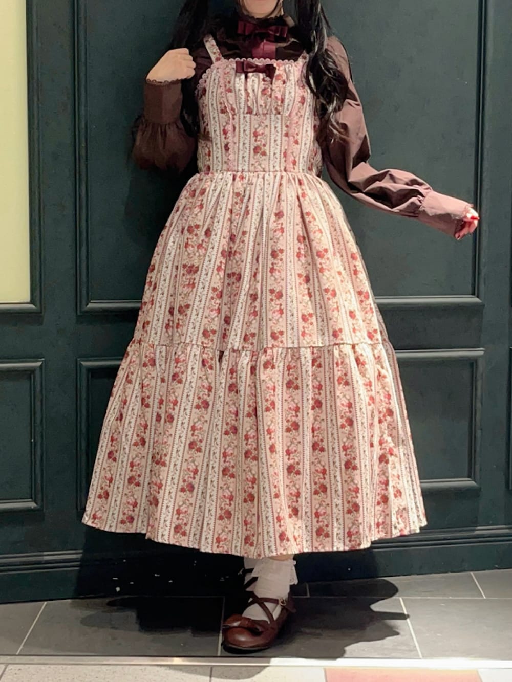「axes femme、axes femme kawaii、ロリータファッション、ロリータ、花柄、花柄ワンピース」｜「axes femme POETIQUEのトリプルリボンバッグ（ショルダーバッグ、ブラウン系）」を使った、ぁゅゅさん（レディース・154cm）の冬コーディネートの2枚目の写真