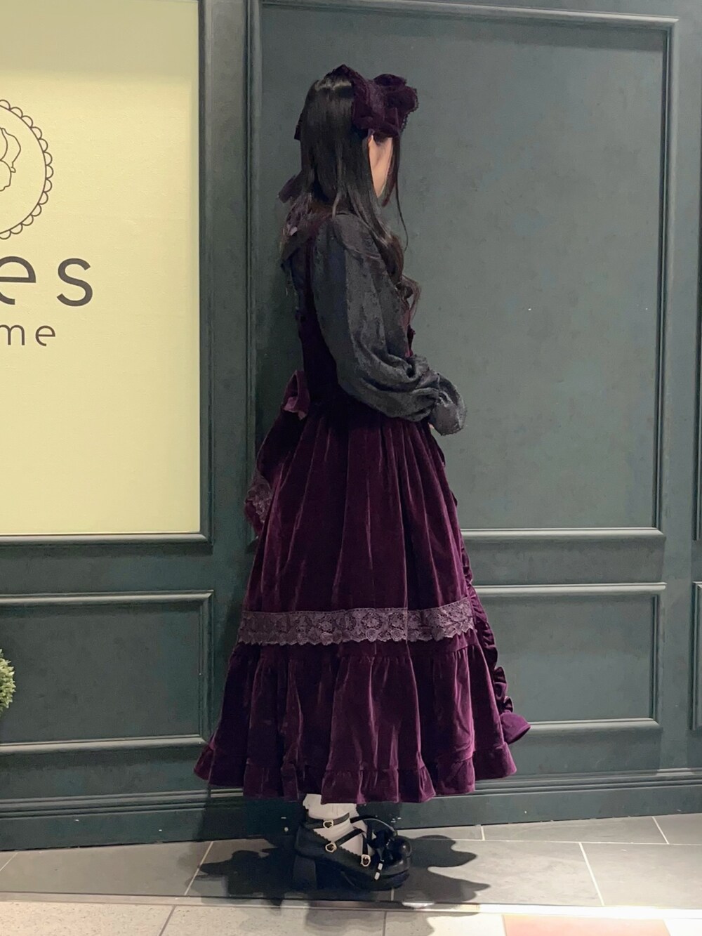 「axes femme、axes femme kawaii、低身長、パープル、ダークカラー、ベルベット、ロリータ」｜「axes femme kawaiiのベルベットドールジャンスカ（ワンピース、パープル系）」を使った、ぁゅゅさん（レディース・154cm）の秋コーディネートの2枚目の写真