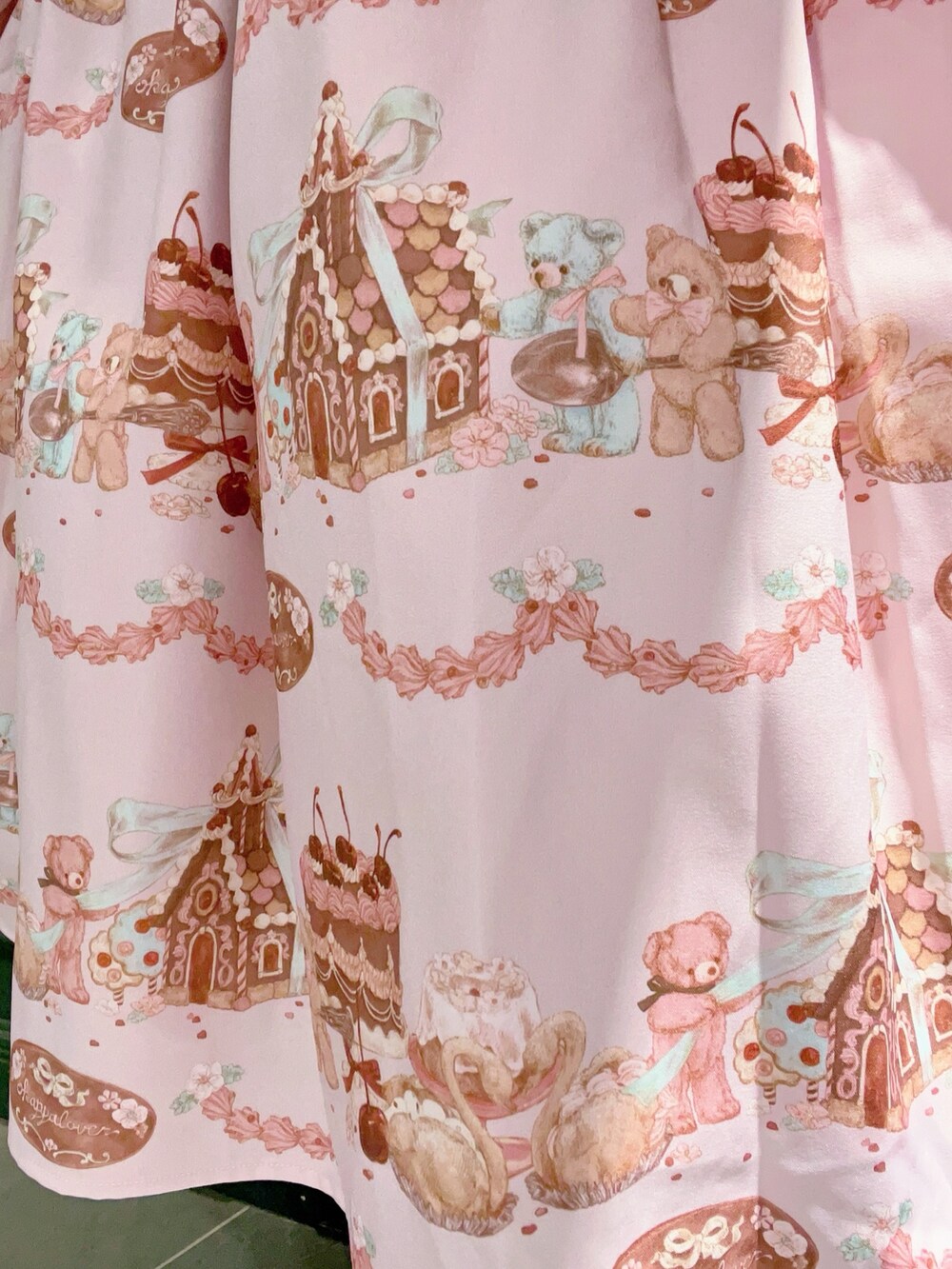 「axes femme、chalmiere、ロリータ、ジャンスカ、低身長、低身長コーデ、axes femme kawaii、ピンク、ピンクコーデ」｜「axes femme kawaiiのお菓子の家柄ジャンスカ（ジャンパースカート、ピンク系）」を使った、ぁゅゅさん（レディース・154cm）の春コーディネートの5枚目の写真