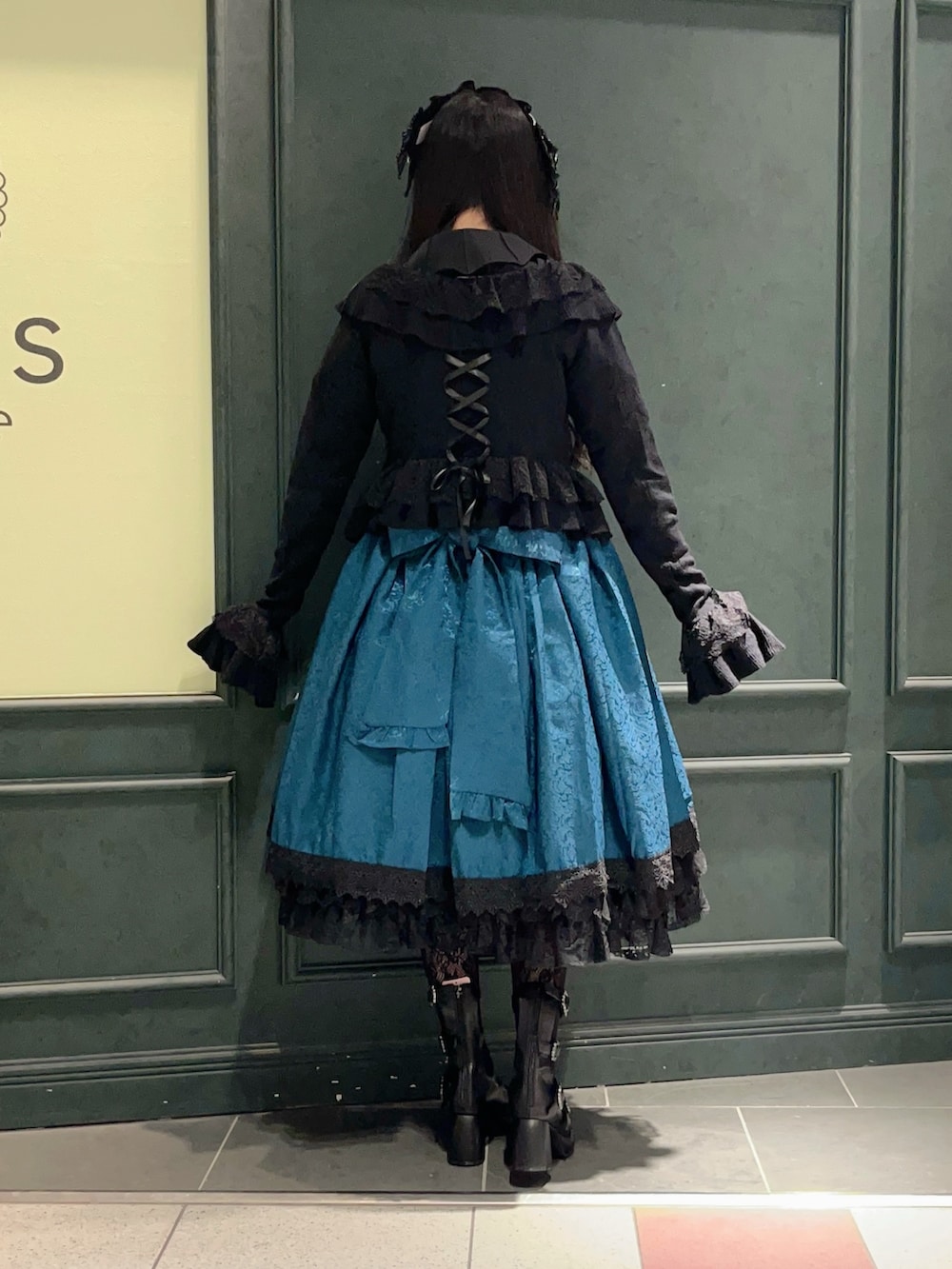 「Chalmiere、ロリータ、lolita、ハロウィン、ハロウィンコーデ、halloween、ゴシック、クラシカル、秋服、秋服準備はじめました、秋冬、秋冬コーデ、仮装、レディースファッション、秋のコーデ」｜「Chalmiereの４連バックルパンプス（パンプス、ブラック系）」を使った、ぁゅゅさん（レディース・154cm）の秋コーディネートの3枚目の写真