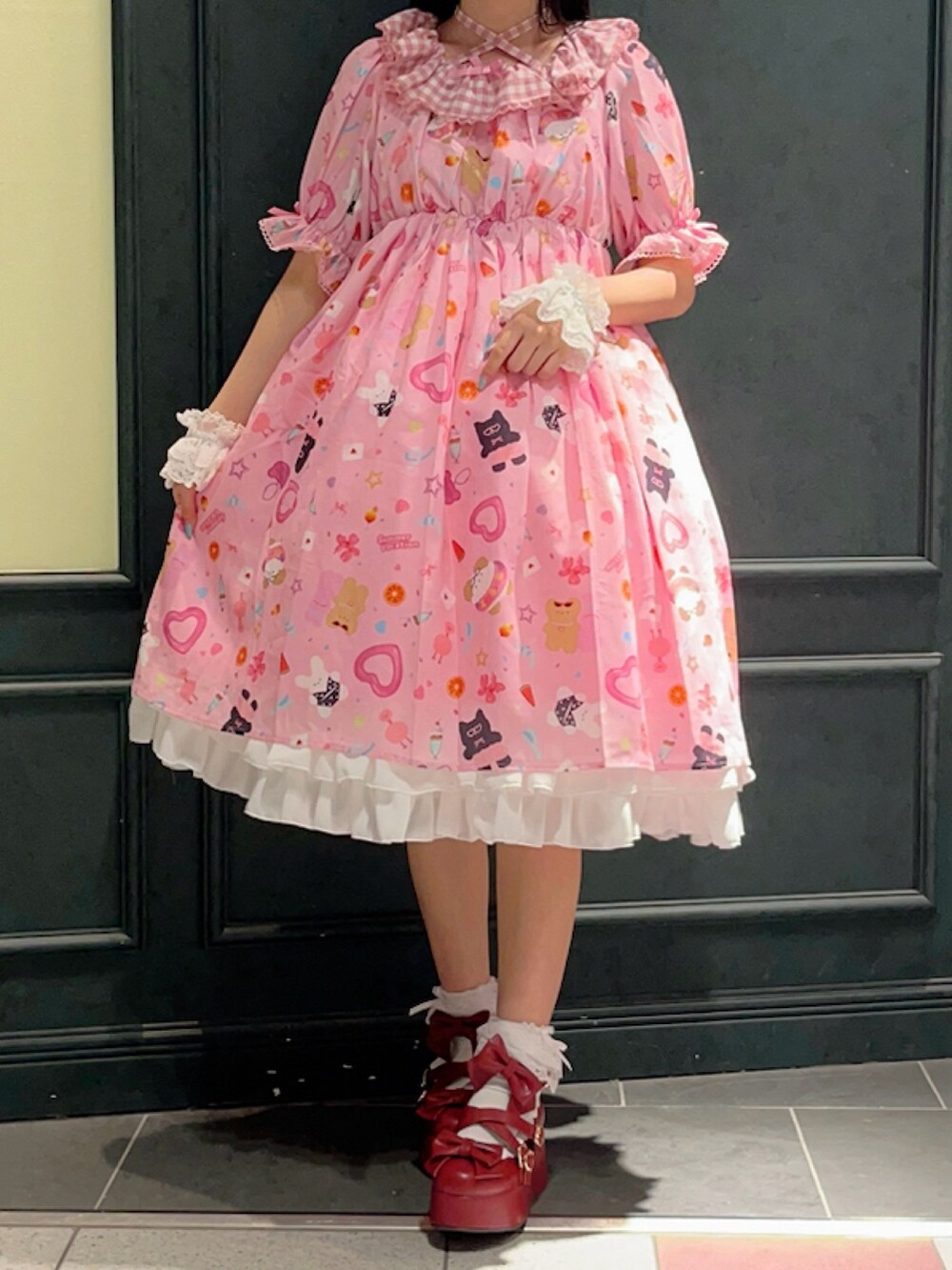 「axes femme、axes femme kawaii、ピンク、ガーリー、低身長」｜「axes femme kawaiiのハッピーバカンス柄ワンピース（ワンピース、ピンク系）」を使った、ぁゅゅさん（レディース・154cm）の冬コーディネートの2枚目の写真