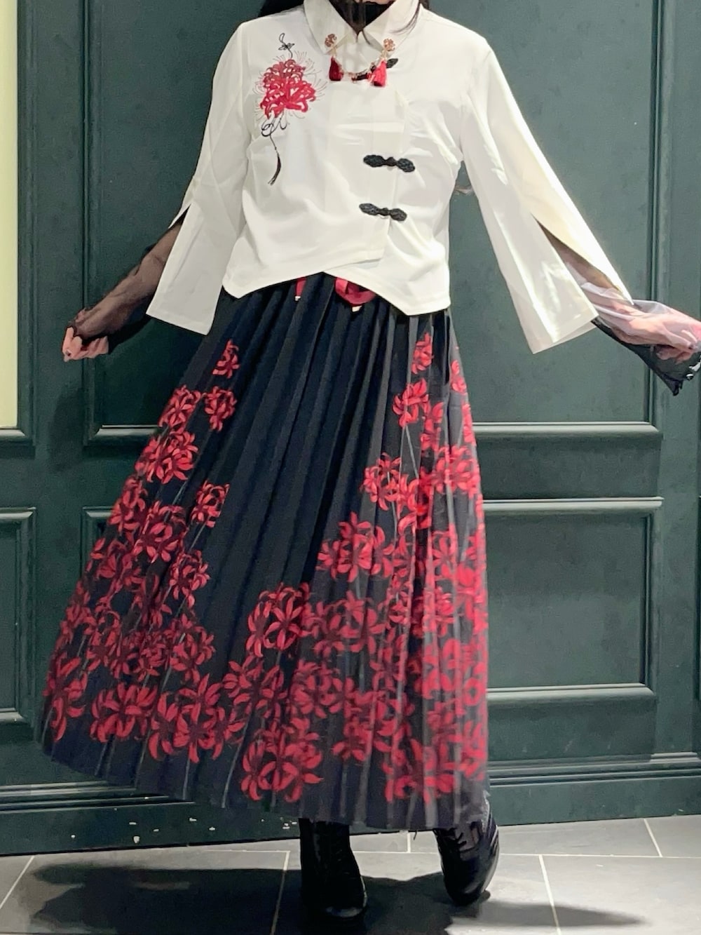「axes femme、和装、和服、和柄、彼岸花、黒、和モード、着物コーデ、着物、シアー、シアートップス、ジャンスカ、花柄、羽織り、レディースファッション」|「axes femmeの彼岸花かんざし(チャーム、ゴールド系)」を使った、ぁゅゅさん(レディース・154cm)の夏コーディネートの3枚目の写真