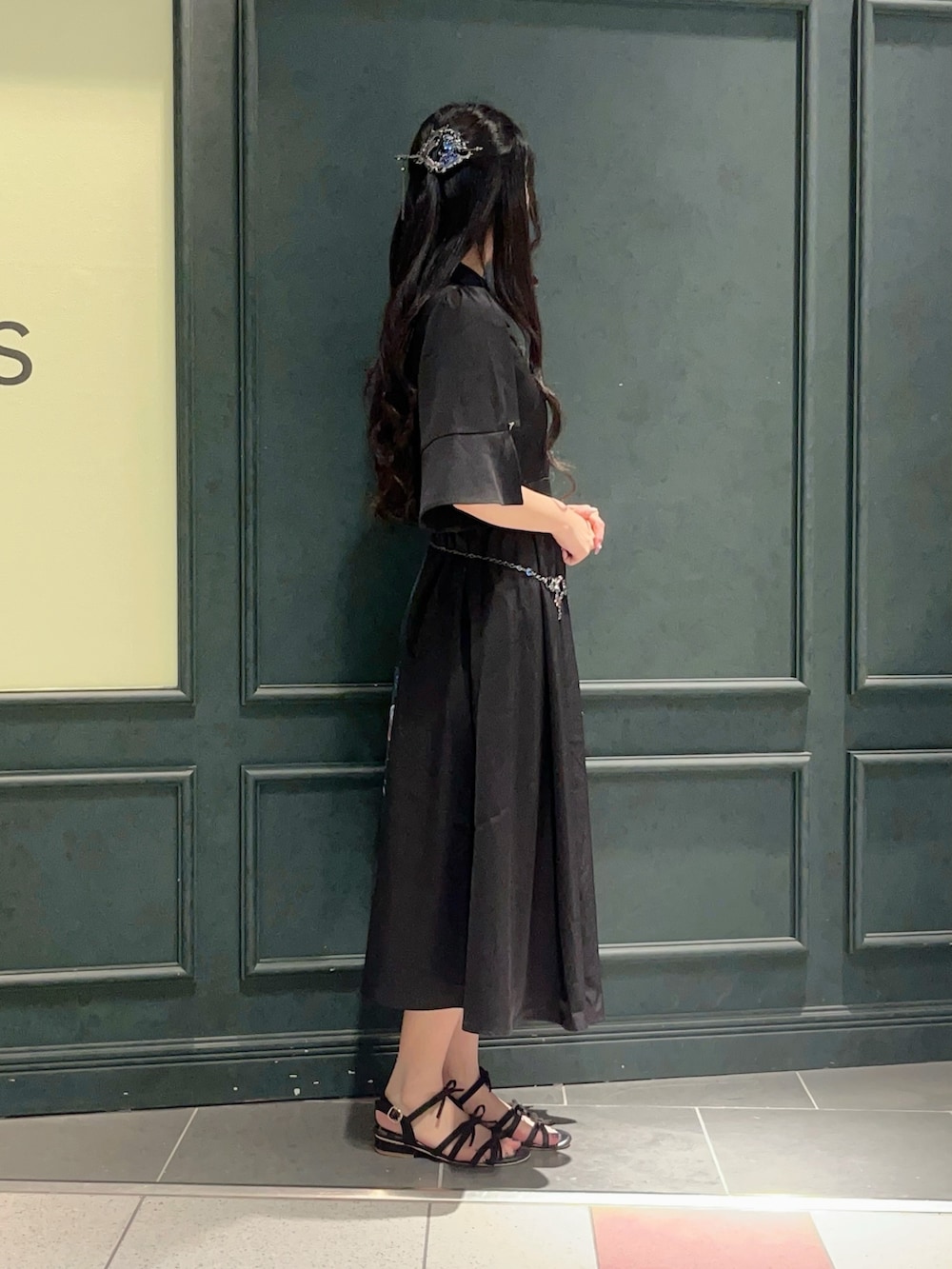 「axes femme POETIQUE、POETIQUE、ランブルフィッシュ、ベタ、魚、魚柄、夏、夏コーデ、低身長、低身長コーデ、モード、モード系、モードスタイル、夏ファッション」｜「axes femme POETIQUEのランブルフィッシュワンピース（ワンピース、ブラック系）」を使った、ぁゅゅさん（レディース・154cm）の夏コーディネートの3枚目の写真