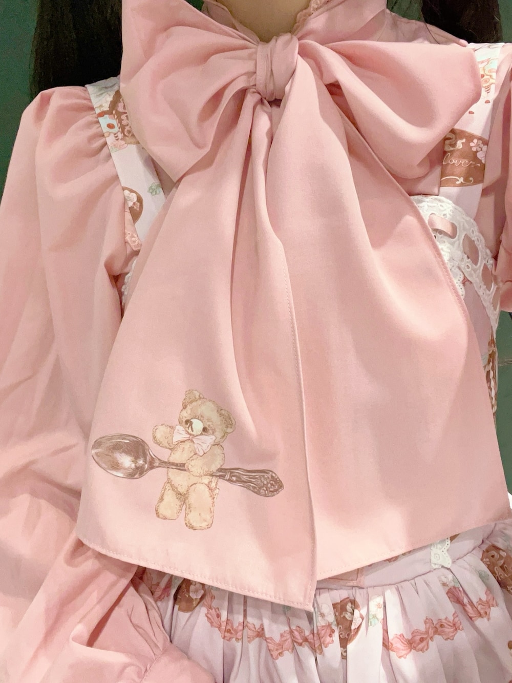 「axes femme、chalmiere、ロリータ、ジャンスカ、低身長、低身長コーデ、axes femme kawaii、ピンク、ピンクコーデ」｜「axes femme kawaiiのお菓子の家柄ジャンスカ（ジャンパースカート、ピンク系）」を使った、ぁゅゅさん（レディース・154cm）の春コーディネートの4枚目の写真