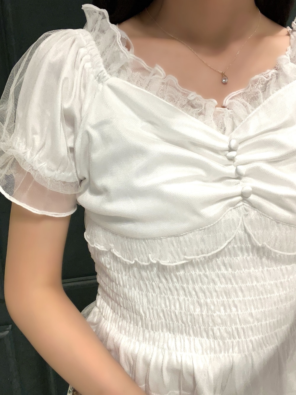 「axes femme、夏、夏コーデ、低身長、低身長コーデ、ひまわり柄、ひまわり、花柄、花柄スカート、スカートスタイル、スカート、チュールトップス、チュール、オフショル、サンダル」｜「axes femmeの合皮×雑材バイカラーバッグ（かごバッグ、ブラウン系）」を使った、ぁゅゅさん（レディース・154cm）の夏コーディネートの7枚目の写真