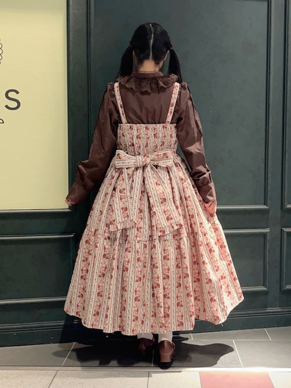 「axes femme、axes femme kawaii、ロリータファッション、ロリータ、花柄、花柄ワンピース」｜「axes femme POETIQUEのトリプルリボンバッグ（ショルダーバッグ、ブラウン系）」を使った、ぁゅゅさん（レディース・154cm）の冬コーディネートの3枚目の写真