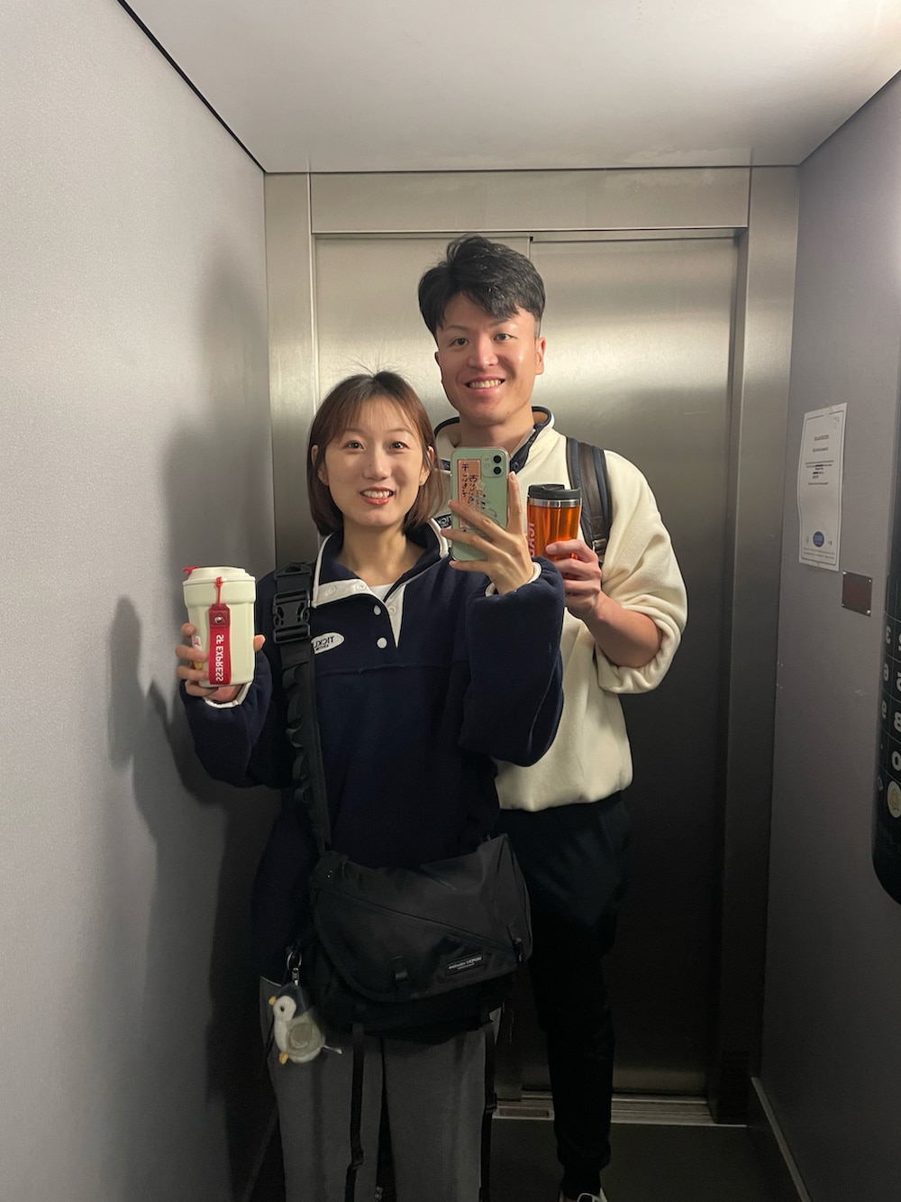 「シンプルコーデ、カップルコーデ、カップル、カジュアルコーデ、お揃い、春服コーデ」｜「GRLのアイテム（スウェット、ホワイト系）」を使った、きよさん（レディース・164cm）の春コーディネートの4枚目の写真