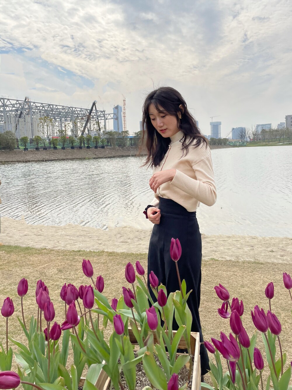 「ootd、冬コーデ」｜「one after another NICE CLAUPの前後2wayパールボタンニットカーディガン（ニット/セーター、ホワイト系）」を使った、きよさん（レディース・164cm）の冬コーディネートの2枚目の写真