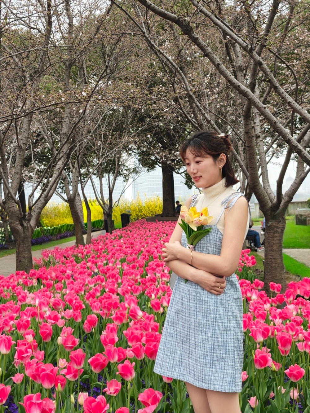 「春ファッション、着回しコーデ、今日のコーデ、春カラー、ootd」｜「OLIVE des OLIVEの肩リボンキャミワンピース　1032090250（ワンピース、ブルー系）」を使った、きよさん（レディース・164cm）の春コーディネートの2枚目の写真