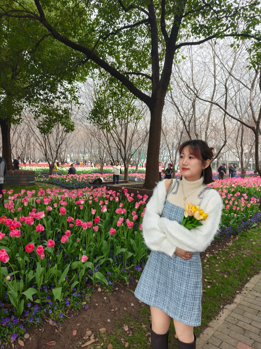 「春ファッション、着回しコーデ、今日のコーデ、春カラー、ootd」｜「OLIVE des OLIVEの肩リボンキャミワンピース　1032090250（ワンピース、ブルー系）」を使った、きよさん（レディース・164cm）の春コーディネートの3枚目の写真