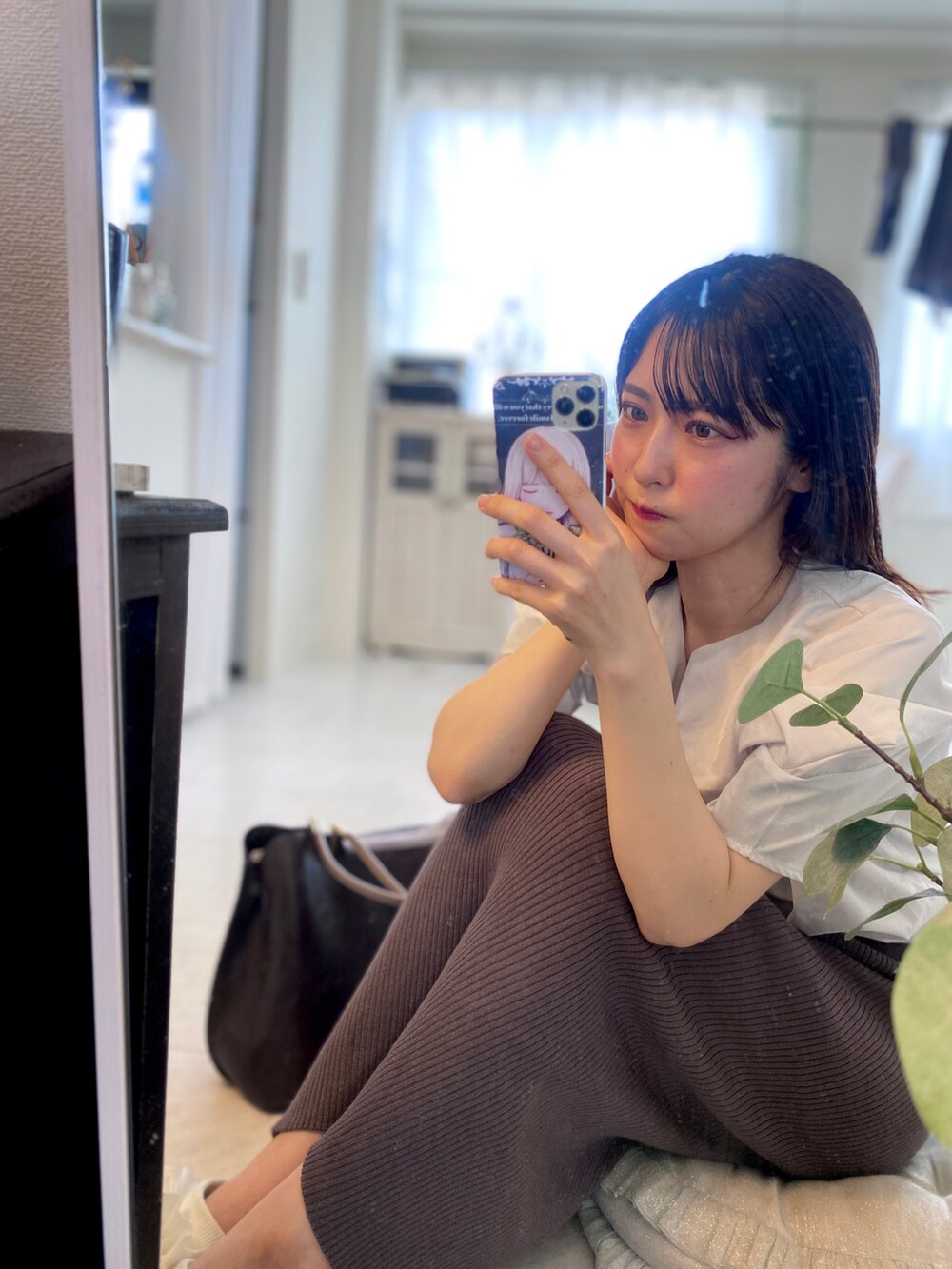 「秋服まるっと大公開、秋服、秋先取りコーデ、休日コーデ、オトナ女子、タイトスカート、ブラウス、ブラウン、ホワイト、タックイン、キレイめ、オトナカワイイ、GU、秋色、シンプルコーデ」｜「ROPE' PICNICの【軽量】レクタンメタル３層A4トートバッグ（トートバッグ、ブラウン系）」を使った、tamaさん（レディース・162cm）の秋コーディネートの4枚目の写真