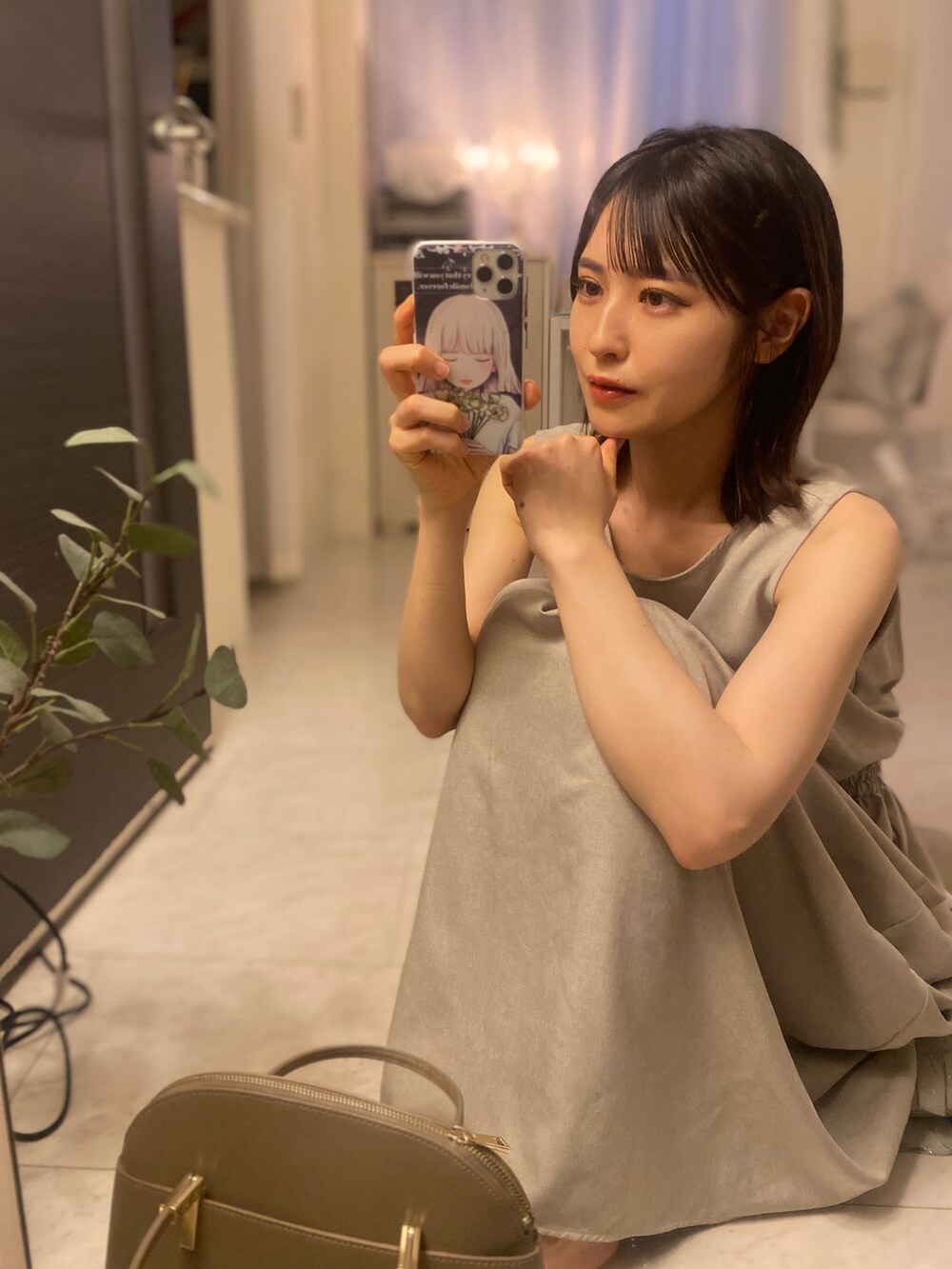 「シンプルコーデ、秋カラー、大人可愛い、ワントーンコーデ、大人ガーリー、プチプラ、GU、淡色コーデ、オトナカワイイ、ベーシュ、ベージュコーデ、ブルベ冬、着回しコーデ、アラサー、ノースリーブ」｜「ROPE' PICNICの【軽量】レクタンメタルミドルラウンドボストン＆ショルダーバッグ（ショルダーバッグ、ベージュ系）」を使った、tamaさん（レディース・162cm）の秋コーディネートの2枚目の写真