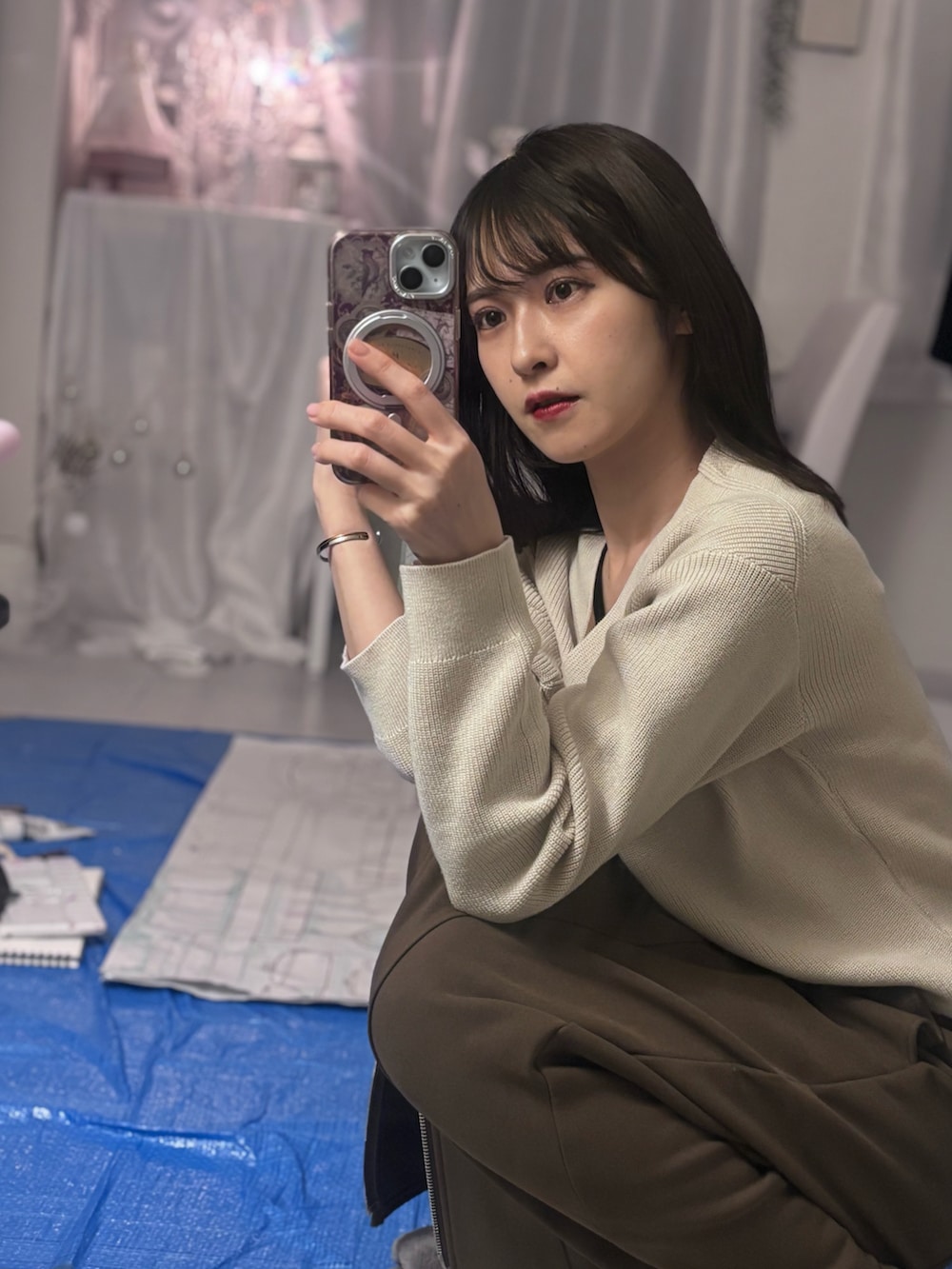「冬コーデ、マイベストコーデ2024、休日スタイル、大人かわいい、キレイめ、大人ファッション、大人ガーリー、大人可愛い、プチプラ、GU、GUコーデ、タイトスカート、ブラウンコーデ、ニットコーデ、ブイネック」｜「GUのアイテム（スカート、ブラウン系）」を使った、tamaさん（レディース・162cm）の冬コーディネートの2枚目の写真