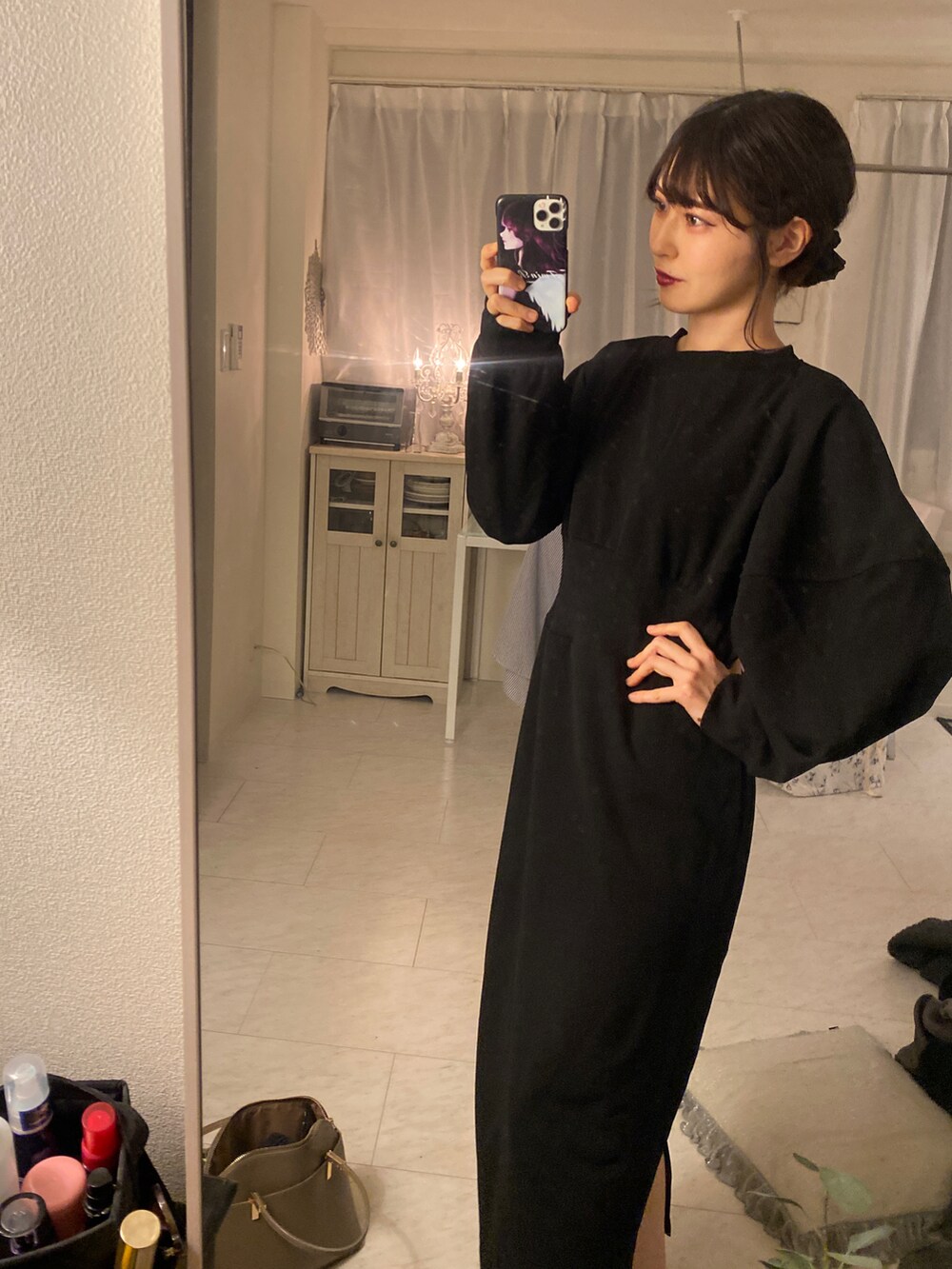 「ファッションを楽しもう、黒のワンピース、黒、ワンピース、ワンピーススタイル、お出かけコーデ、オトナ女子、シンプルコーデ、シンプル、オールブラック、大人女子、きれいめコーディネート、ブラック、カーティガン、GU」｜「DARKANGEL Dark Angelのアイテム（ワンピース/ドレス、ブラック系）」を使った、tamaさん（レディース・162cm）の秋コーディネートの4枚目の写真