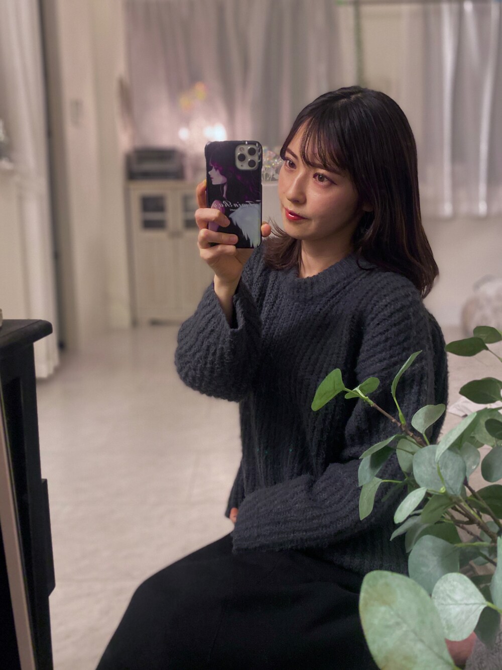 「大人カジュアル、お出かけコーデ、冬のコーデ、ゆるコーデ、セーター、大人コーデ、シンプルコーデ、モノクロ、プチプラ、GU、タイトスカート、ニット、黒、シンプル、冬」｜「GUのアイテム（トップス、グレー系）」を使った、tamaさん（レディース・162cm）の冬コーディネートの3枚目の写真