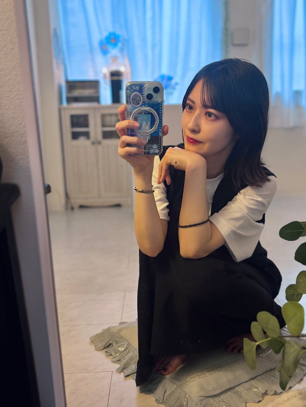 「お出かけコーデ、プチプラ、アツいコーデ全部見せ、夏コーデ、着回しコーデ、大人かわいい、モノトーン、きれいめコーデ、オトナガーリー、大人ガーリー、ワンヒース、モノクロ、ootd、プチプラコーデ」｜「Bonjour SaganのVネックロングジャンスカ/ポケット付き（ジャンパースカート、ブラック系）」を使った、tamaさん（レディース・162cm）の夏コーディネートの2枚目の写真