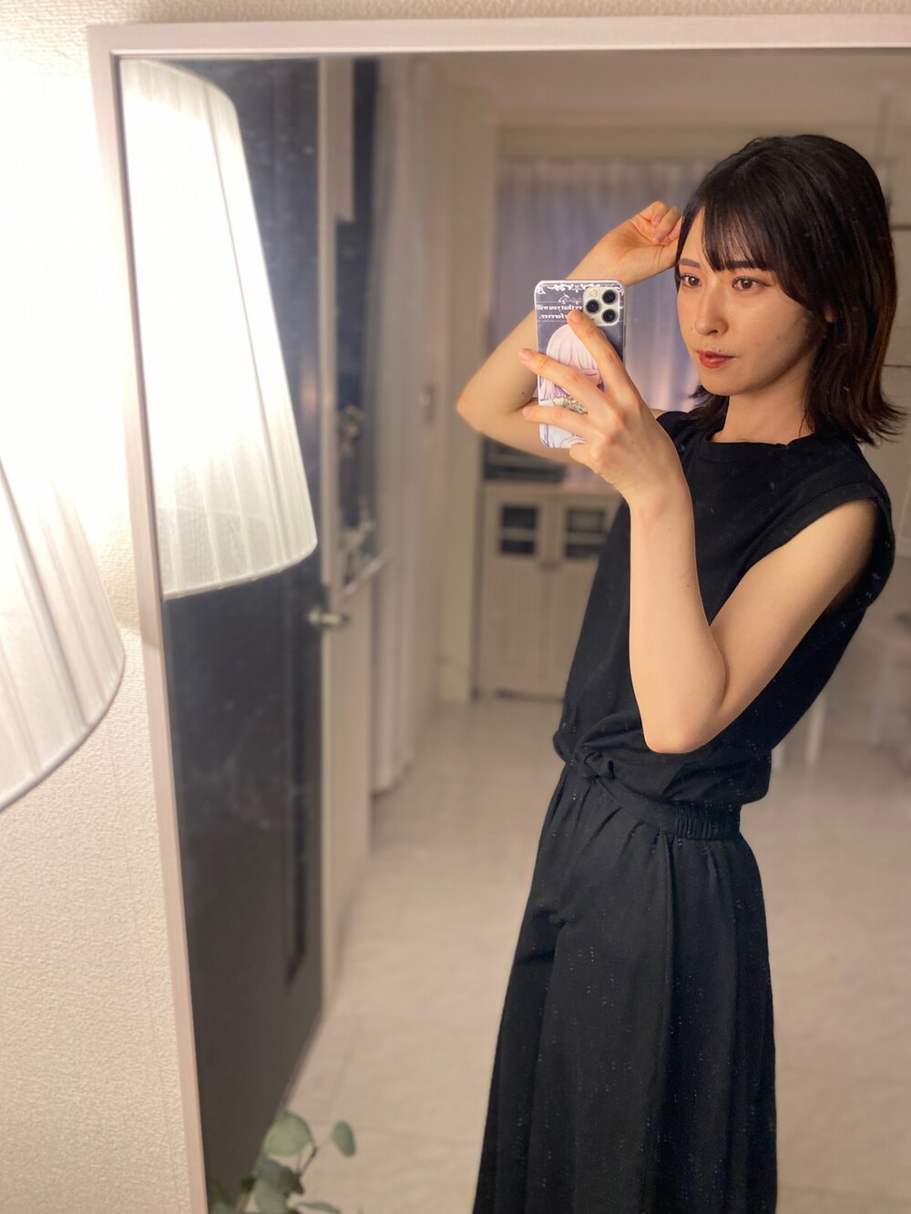 「おでかけコーデ、大人コーデ、大人女子、オールブラック、黒スキニー、スカート、ノースリーブ、プチプラ、きれいめカジュアル、GU、ブルベ冬、タックイン、シンプルコーデ、ワントーンコーデ、オトナカワイイ」｜「GUのアイテム（トップス、ブラック系）」を使った、tamaさん（レディース・162cm）の秋コーディネートの5枚目の写真