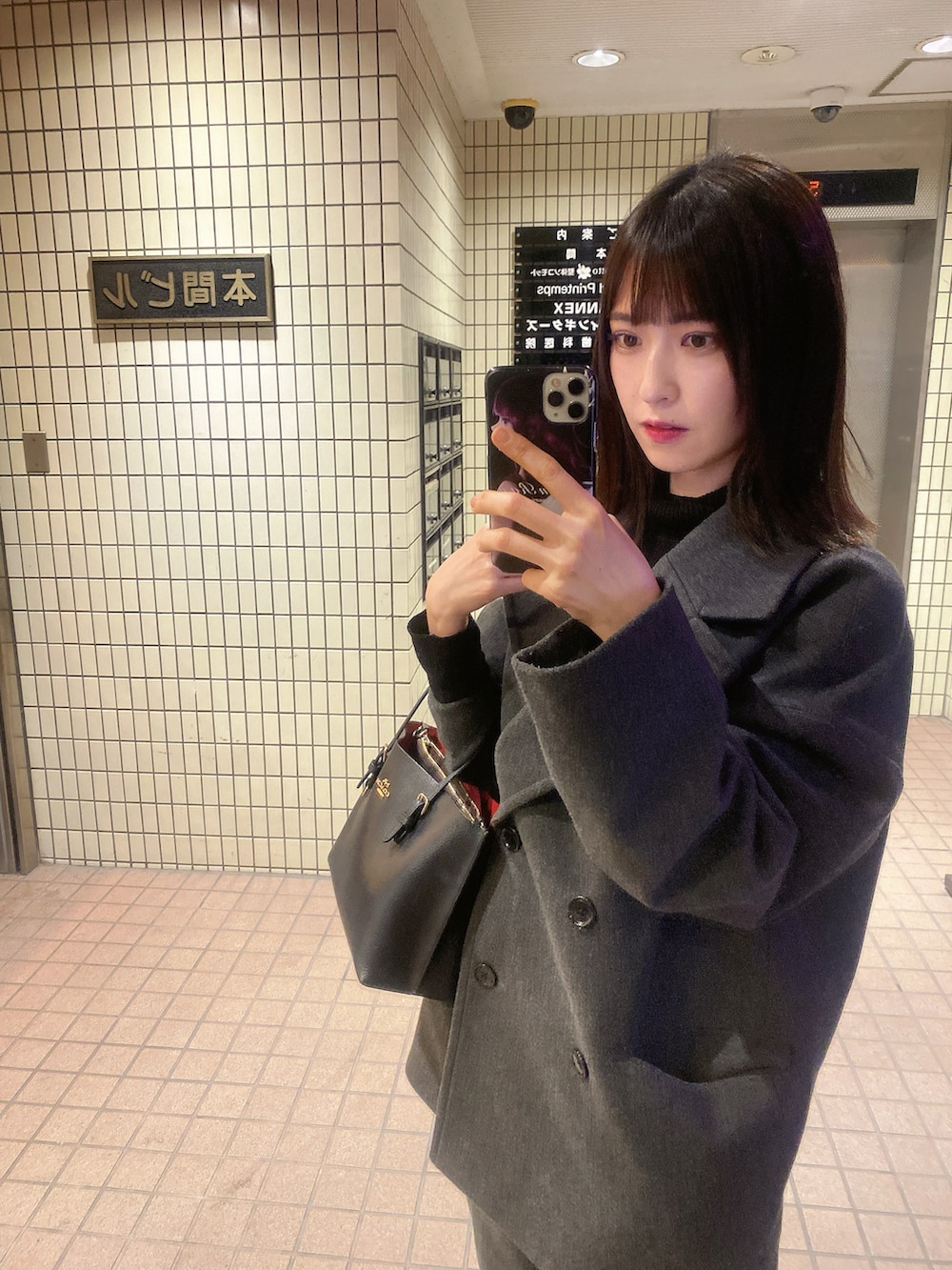「シンプルスタイル、休日スタイル、オトナ女子、ファッションを楽しもう、着回しコーデ、プチプラ、大人かわいい、プチプラコーデ、ootd、チャコールグレー、ハーフコート、タートルネック、お出かけコーデ、モノトーン、モノトーンコーデ」｜「GUのアイテム（ジャケット/アウター、グレー系）」を使った、tamaさん（レディース・162cm）の冬コーディネートの2枚目の写真