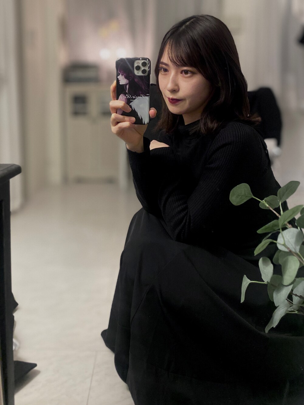 「春のおしゃ見えテクニック、春服、ootd、大人かわいい、着回しコーデ、シンプル、シンプルコーデ、タートルネック、オールブラック、プチプラ、ジャンバースカート、黒、ワンピース、オトナ女子、ワントーンコーデ」｜「GUのアイテム（ニット/セーター、ブラック系）」を使った、tamaさん（レディース・162cm）の春コーディネートの2枚目の写真
