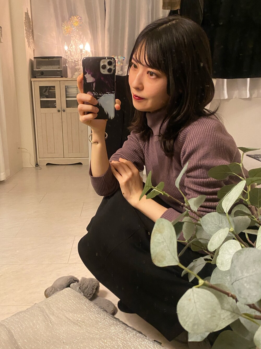 「秋冬コーデ、大人可愛い、シンプルコーデ、スカートコーデ、タイトスカート、タートルネック、タートルネックニット、GU、GUコーデ、プチプラ、紫、パープル、ニット、シンプル、30代コーデ」｜「GUのアイテム（スカート、ブラック系）」を使った、tamaさん（レディース・162cm）の冬コーディネートの3枚目の写真