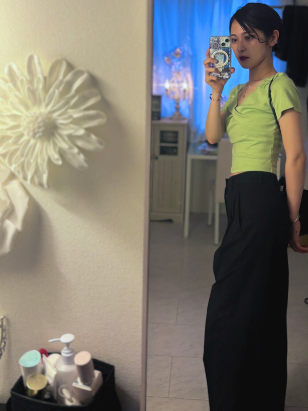 「お出かけコーデ、アツいコーデ全部見せ、プチプラ、休日スタイル、夏コーデ、大人かわいい、肌見せ、GU、大人カジュアルコーデ、シンフルコーデ、グリーン、夏服、パンツスタイル、オトナ女子、着回しコーデ」|「SENSE OF PLACE by URBAN RESEARCHのヴィンテージライクミニショルダーバッグ(ショルダーバッグ、ブラック系)」を使った、tamaさん(レディース・162cm)の夏コーディネートの2枚目の写真