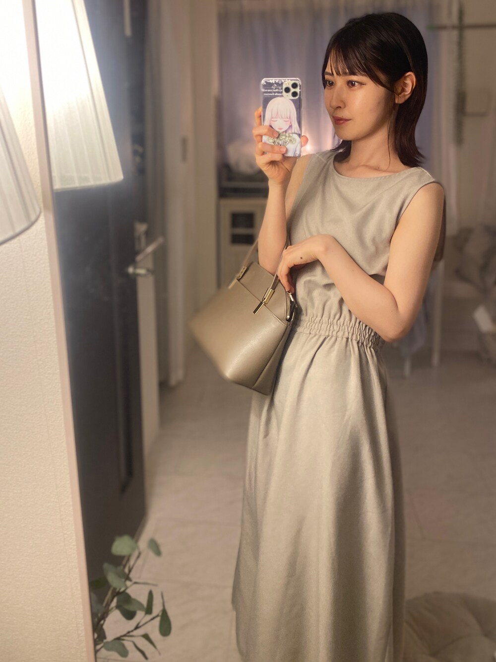 「シンプルコーデ、秋カラー、大人可愛い、ワントーンコーデ、大人ガーリー、プチプラ、GU、淡色コーデ、オトナカワイイ、ベーシュ、ベージュコーデ、ブルベ冬、着回しコーデ、アラサー、ノースリーブ」｜「ROPE' PICNICの【軽量】レクタンメタルミドルラウンドボストン＆ショルダーバッグ（ショルダーバッグ、ベージュ系）」を使った、tamaさん（レディース・162cm）の秋コーディネートの5枚目の写真