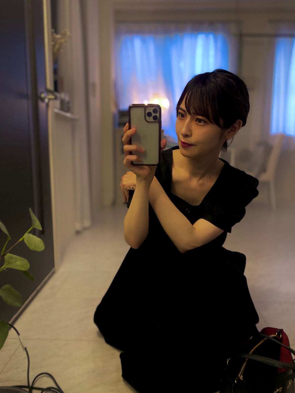 「セットアップ、黒、夏コーデ、夏、ワンピース、ブラックコーデ、ワンピースコーデ、大人コーデ、大人ガーリー、オトナ女子、JUNOAH、休日スタイル、キレイめ、プチプラ、セットアップスタイル」｜「JUNOAHのリネン混オープンブラウススカートセットアップ（セットアップ、ブラック系）」を使った、tamaさん（レディース・162cm）の夏コーディネートの2枚目の写真