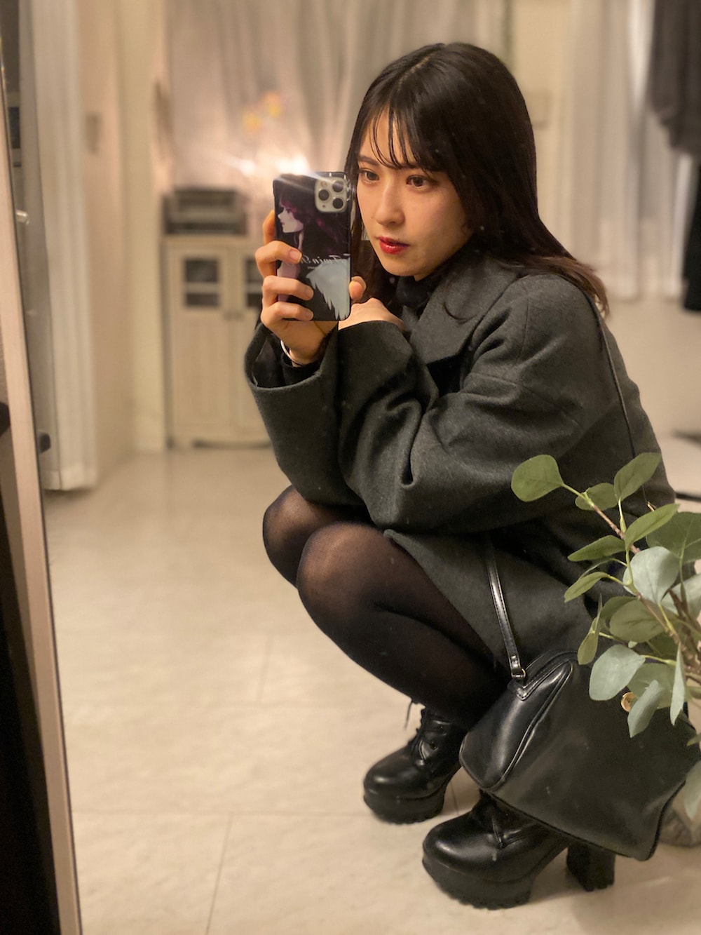 「お洒落さんとつながりたい、プチプラコーデ、GU、パンツコーデ、ハーフコート、グレー、ショートパンツ、モノトーン、モノトーンコーデ、オールGU、黒髪、厚底ブーツ、ブーツ、コート、アラサー」｜「ESPERANZAのESPERANZA(エスペランサ)ヒールアップワークブーツ（ブーツ、ブラック系）」を使った、tamaさん（レディース・162cm）の冬コーディネートの2枚目の写真