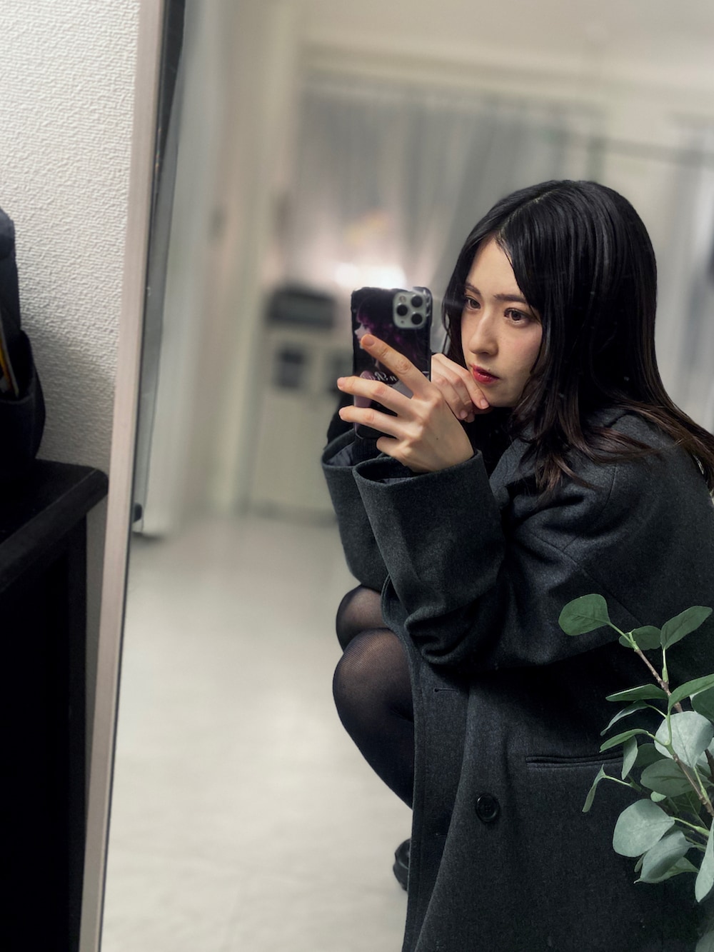 「お洒落さんとつながりたい、プチプラコーデ、GU、パンツコーデ、ハーフコート、グレー、ショートパンツ、モノトーン、モノトーンコーデ、オールGU、黒髪、厚底ブーツ、ブーツ、コート、アラサー」｜「ESPERANZAのESPERANZA(エスペランサ)ヒールアップワークブーツ（ブーツ、ブラック系）」を使った、tamaさん（レディース・162cm）の冬コーディネートの4枚目の写真