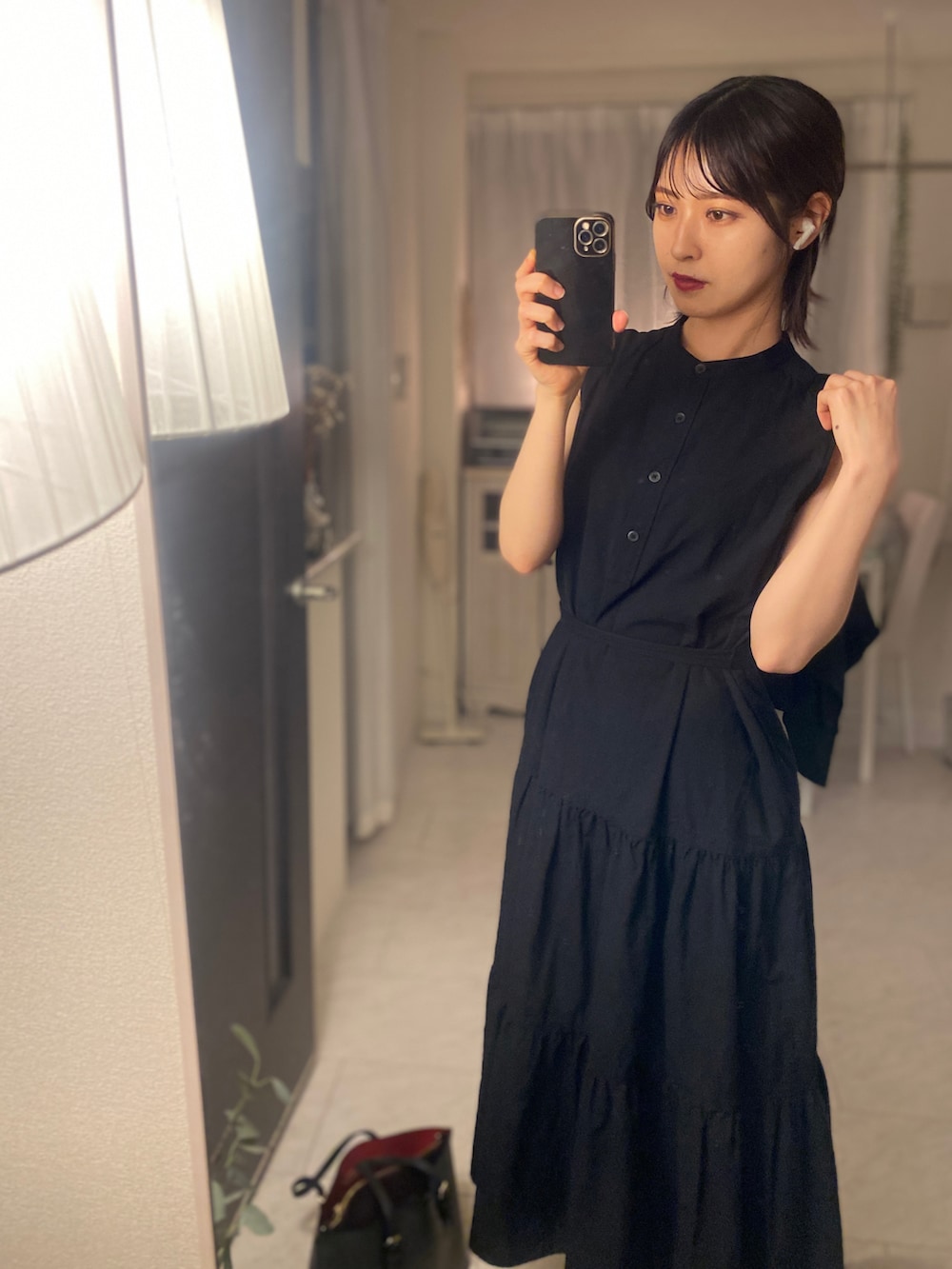 「大人かわいい、ラクチンコーデ、おでかけコーデ、お洒落さんとつながりたい、シンプルコーデ、ワンピース、ユニクロ、プチプラ、黒、オールブラック、プチプラコーデ、ブラックコーデ、ノースリーブ、シンプルスタイル、夏コーデ」｜「UNIQLOのアイテム（ワンピース、ブラック系）」を使った、tamaさん（レディース・162cm）の秋コーディネートの5枚目の写真