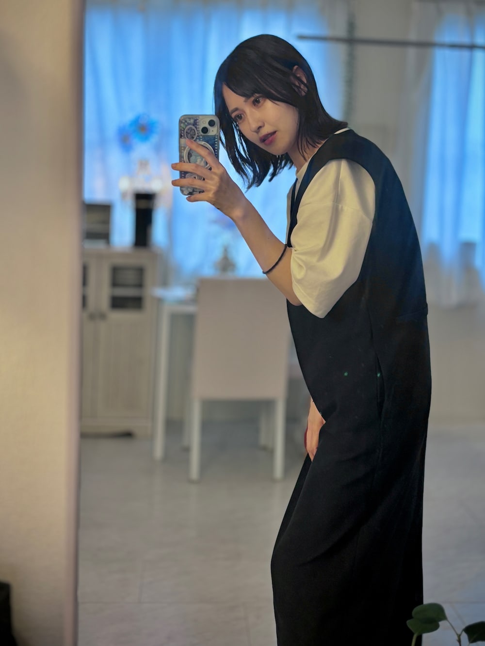「お出かけコーデ、プチプラ、アツいコーデ全部見せ、夏コーデ、着回しコーデ、大人かわいい、モノトーン、きれいめコーデ、オトナガーリー、大人ガーリー、ワンヒース、モノクロ、ootd、プチプラコーデ」｜「Bonjour SaganのVネックロングジャンスカ/ポケット付き（ジャンパースカート、ブラック系）」を使った、tamaさん（レディース・162cm）の夏コーディネートの3枚目の写真