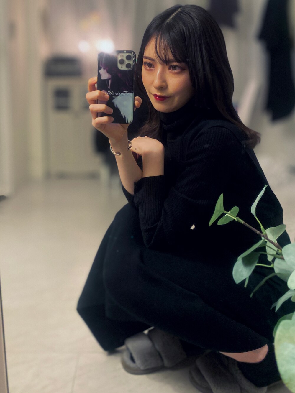「冬、オールブラック、プチプラ、大人ガーリー、ジャンパースカート、ブラック、おしゃれさんと繋がりたい、タートルネック、タートルネックニット、黒、GU、シンプルコーデ、シンプル、タイトシルエット、ブラックコーデ」｜「GUのアイテム（ニット/セーター、ブラック系）」を使った、tamaさん（レディース・162cm）の冬コーディネートの2枚目の写真