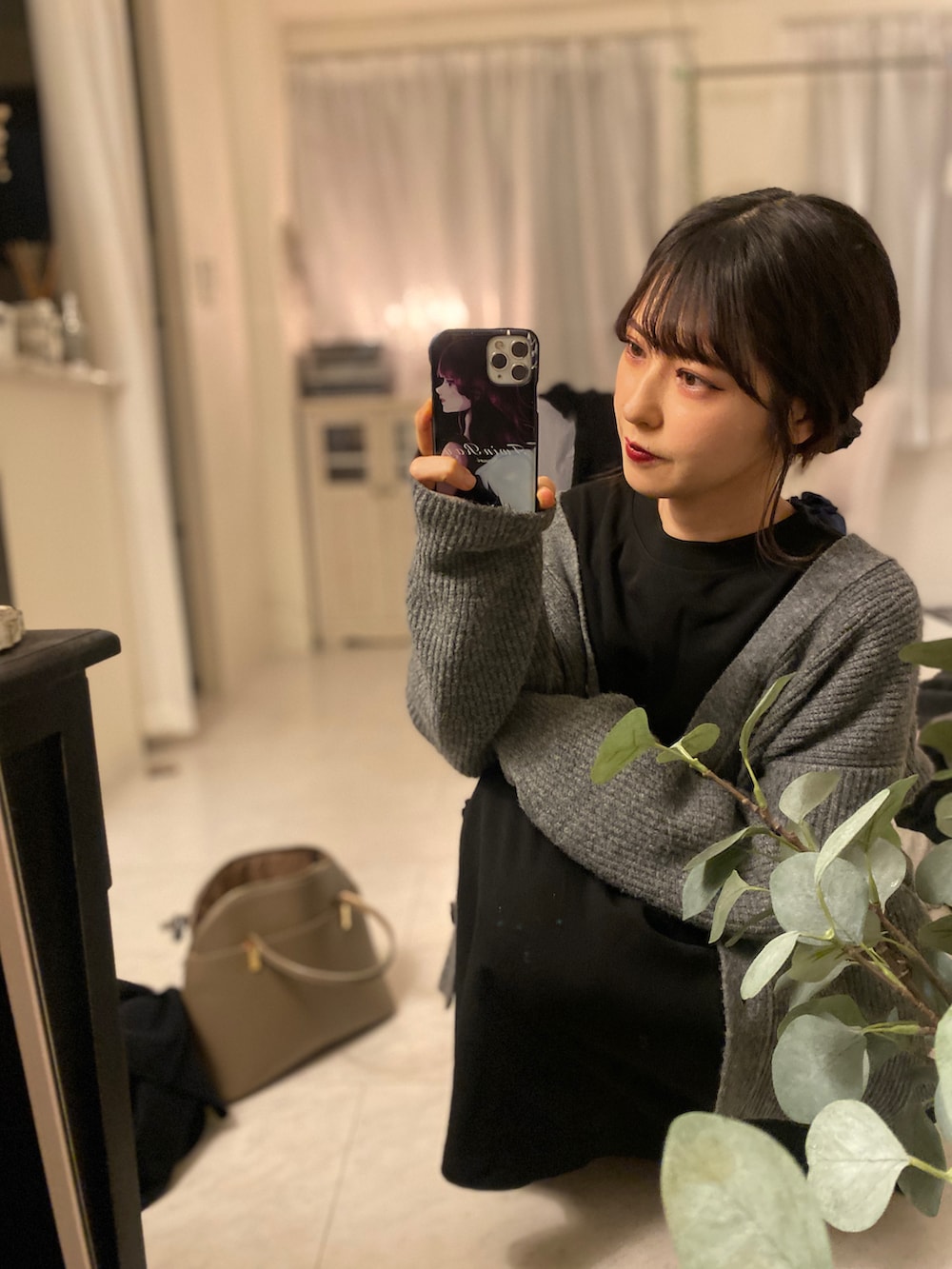 「ファッションを楽しもう、黒のワンピース、黒、ワンピース、ワンピーススタイル、お出かけコーデ、オトナ女子、シンプルコーデ、シンプル、オールブラック、大人女子、きれいめコーディネート、ブラック、カーティガン、GU」｜「DARKANGEL Dark Angelのアイテム（ワンピース/ドレス、ブラック系）」を使った、tamaさん（レディース・162cm）の秋コーディネートの3枚目の写真
